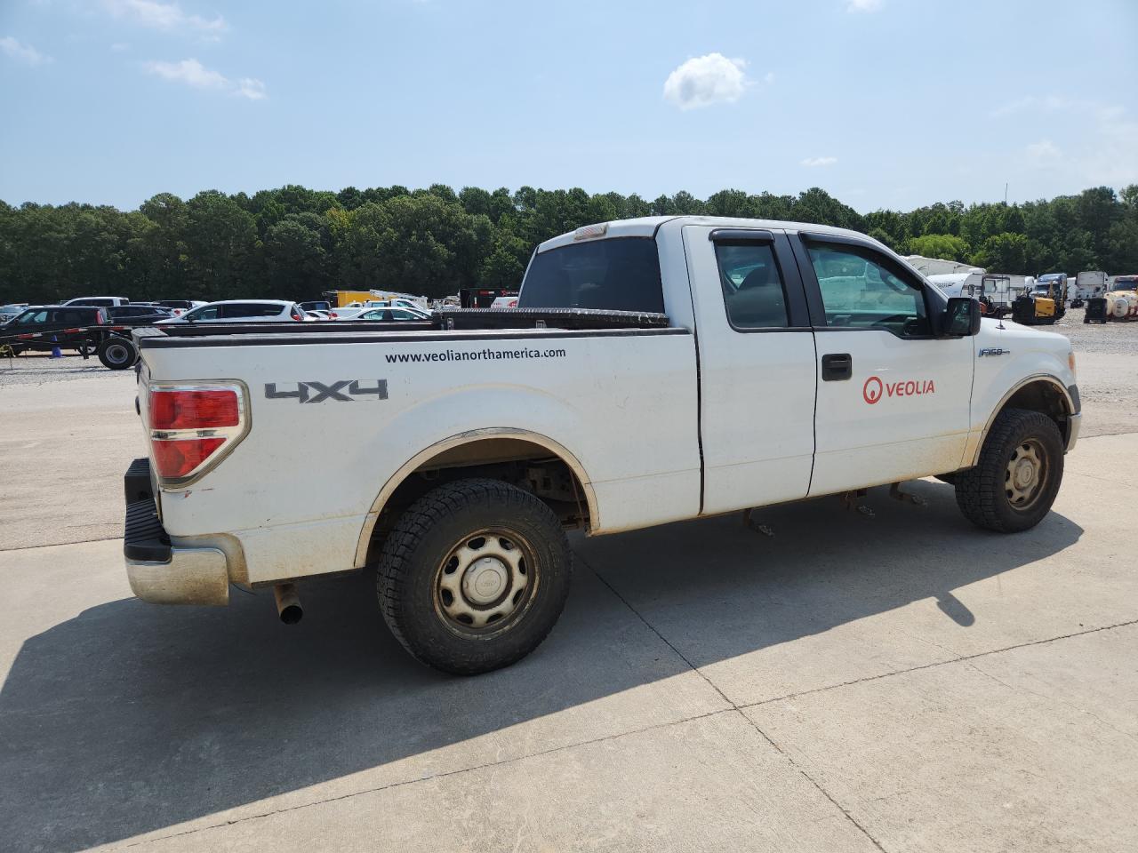 2011 Ford F150 Super Cab White vin: 1FTFX1EF7BFB42774 Damage: Right Bed Side, Dent(S) W/ Paint Dmg, 3 To 4 Inches