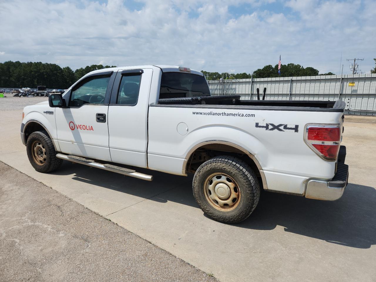 2011 Ford F150 Super Cab White vin: 1FTFX1EF7BFB42774 Damage: Left Bed Side, Dent(S) W/ Paint Dmg, > 12 Inches