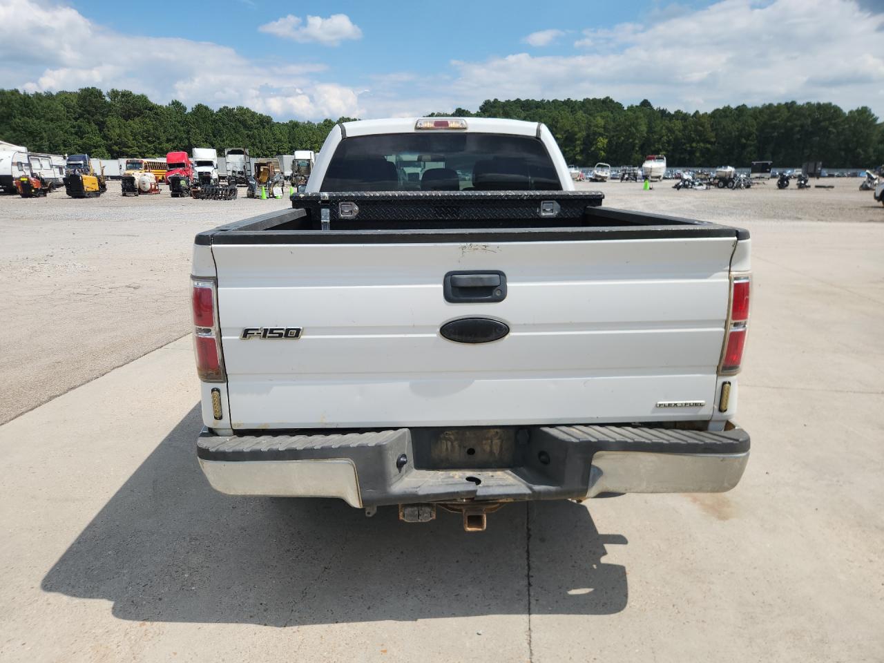 2011 Ford F150 Super Cab White vin: 1FTFX1EF7BFB42774 Damage: Tailgate, Dent(S) W/ Paint Dmg, 5 To 6 Inches
