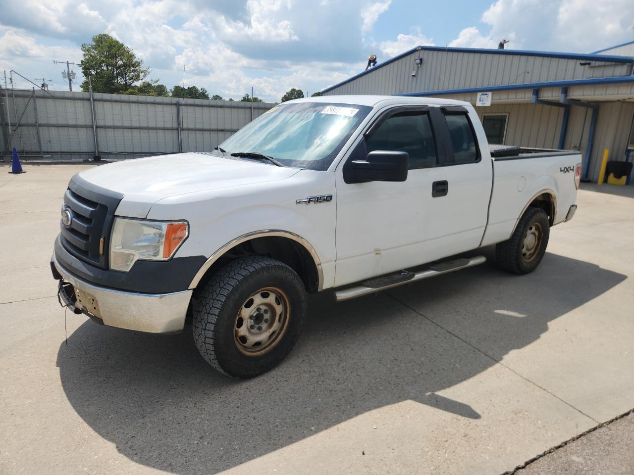 2011 Ford F150 Super Cab White vin: 1FTFX1EF7BFB42774 Damage: Left Front Door, Dent(S) W/ Paint Dmg, 5 To 6 Inches