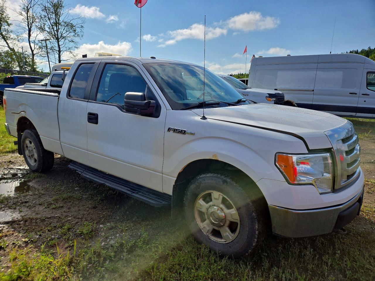 2012 Ford F150 Super Cab White vin: 1FTFX1EF7CFB88526