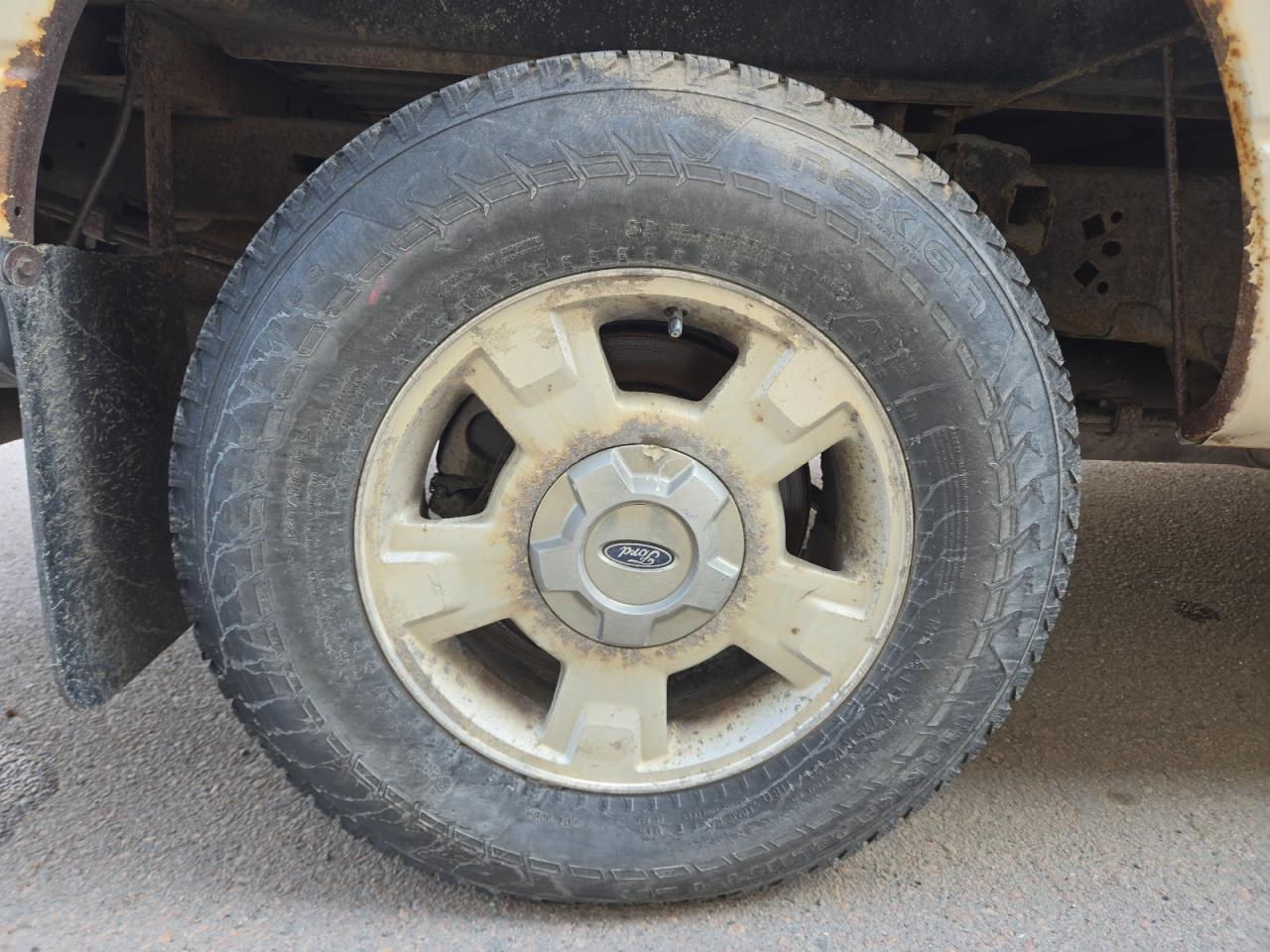 2012 Ford F150 Super Cab White vin: 1FTFX1EF7CFB88526 Damage: Right Rear Wheel, Corrosion, > 12 Inches