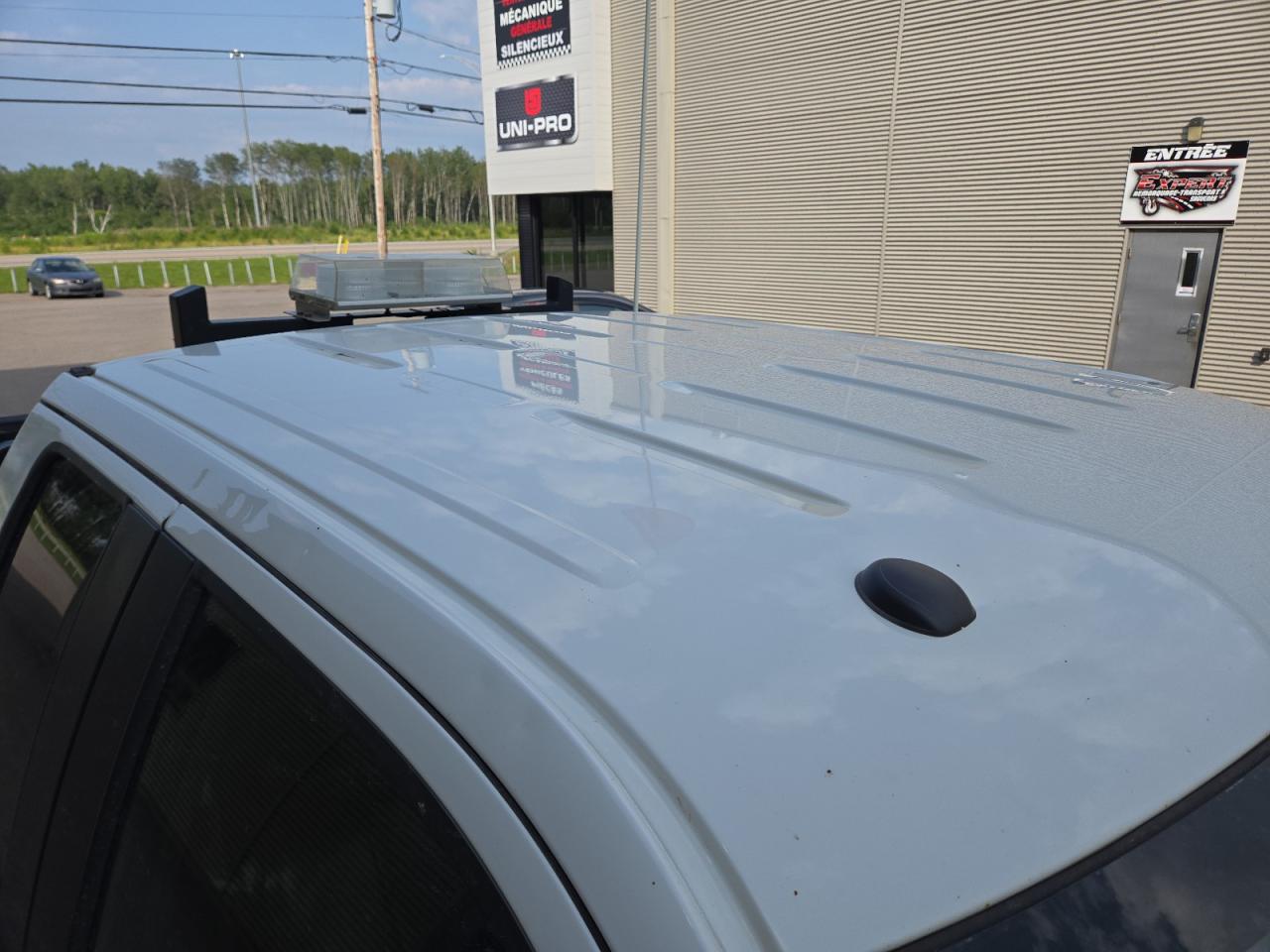 2012 Ford F150 Super Cab White vin: 1FTFX1EF7CFB88526 Damage: Right Drip Rail, Dent(S) W/ Paint Dmg, 3 To 4 Inches