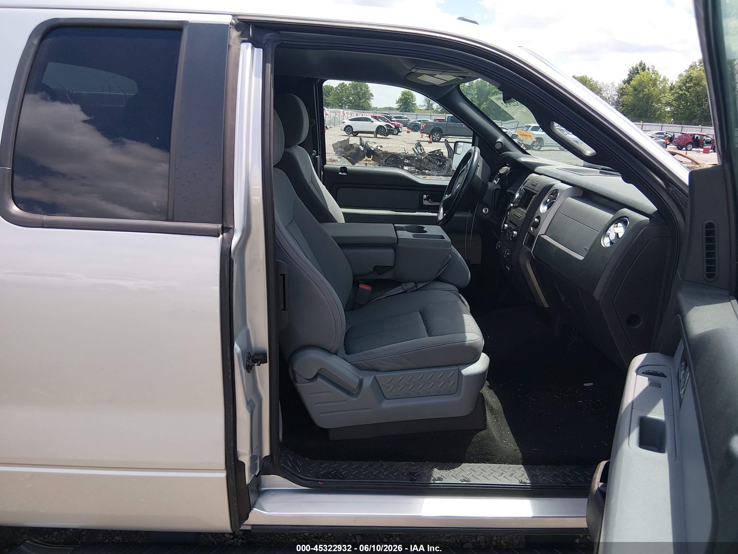 2013 Ford F-150 Xlt Silver vin: 1FTFX1EF7DFD08729