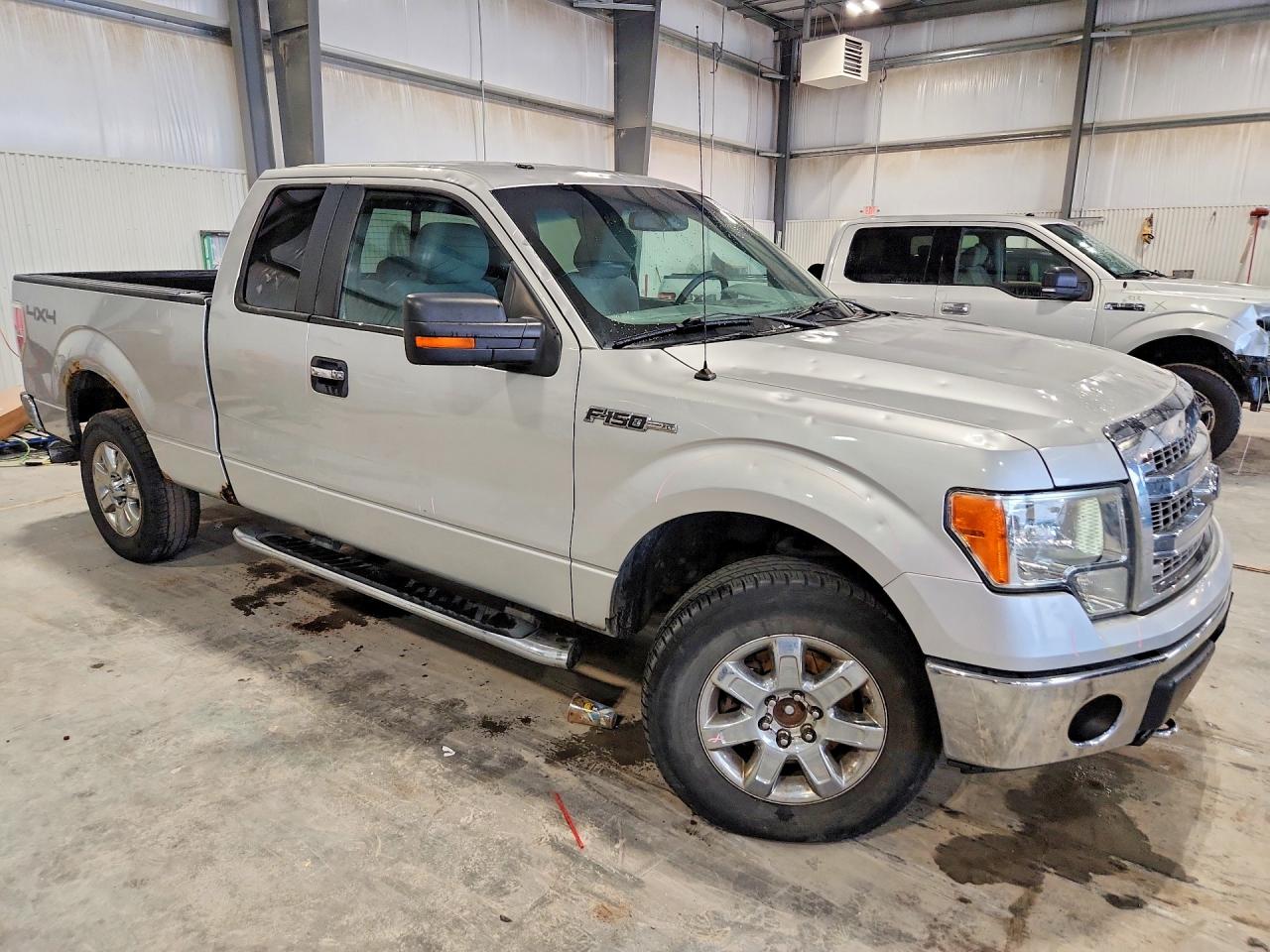 2013 Ford F150 Super Cab Silver vin: 1FTFX1EF7DFE04005