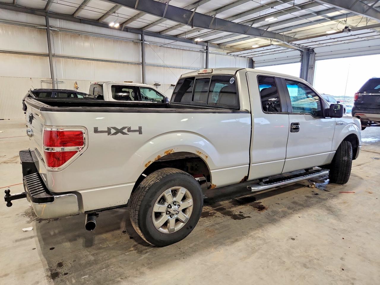 2013 Ford F150 Super Cab Silver vin: 1FTFX1EF7DFE04005