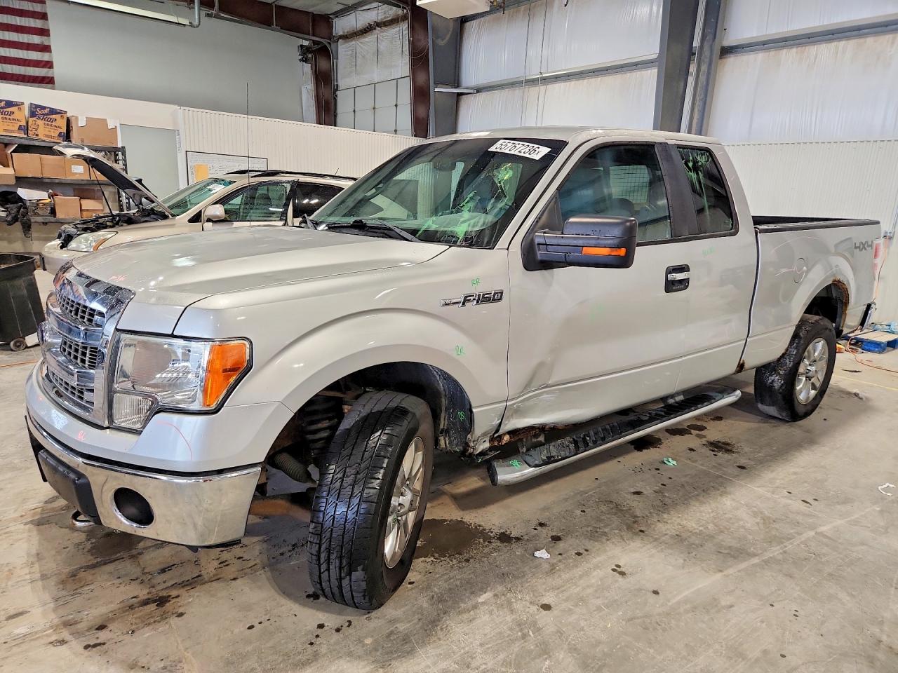 2013 Ford F150 Super Cab Silver vin: 1FTFX1EF7DFE04005