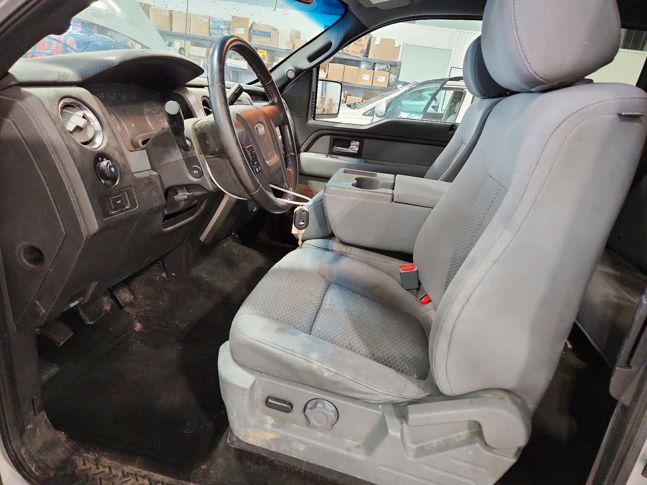 2013 Ford F150 Super Cab Silver vin: 1FTFX1EF7DFE04005