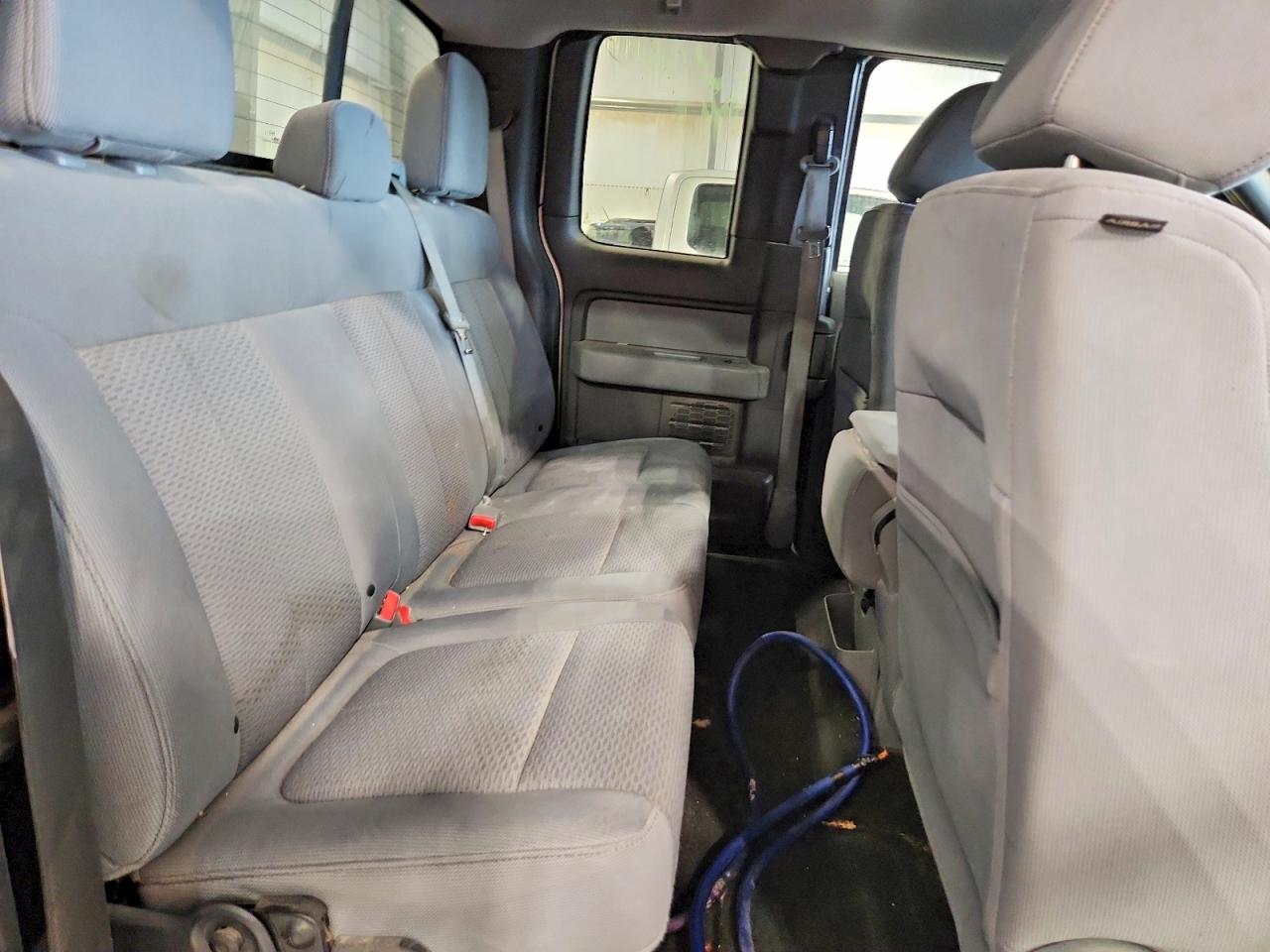 2013 Ford F150 Super Cab Silver vin: 1FTFX1EF7DFE04005