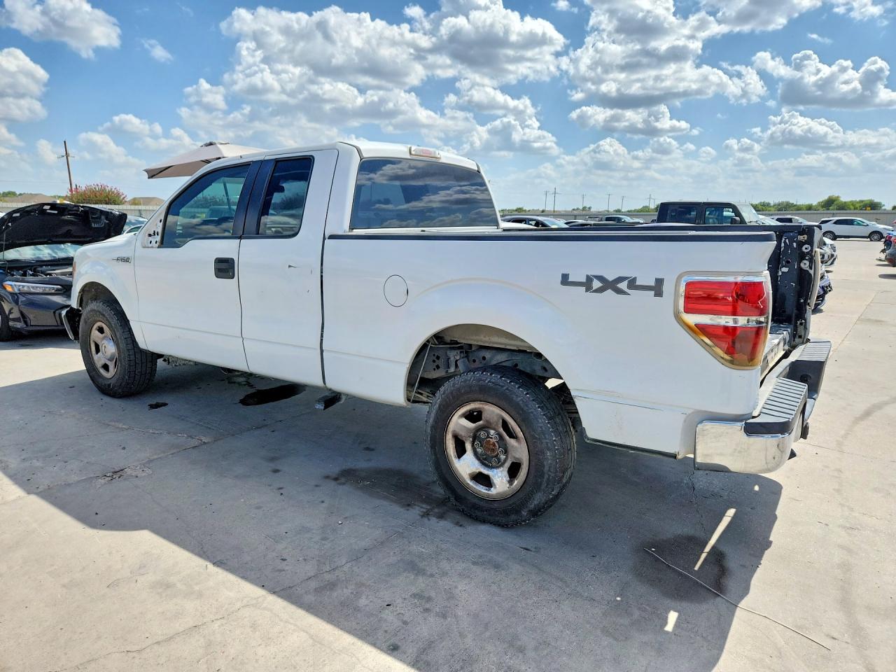 2014 Ford F150 Super Cab White vin: 1FTFX1EF7EKD53758