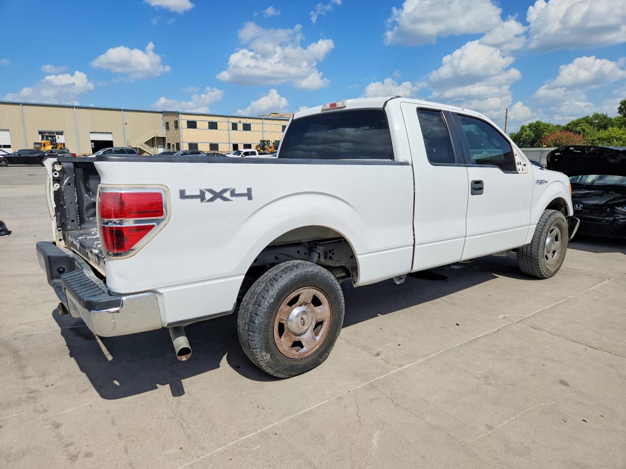 2014 Ford F150 Super Cab White vin: 1FTFX1EF7EKD53758