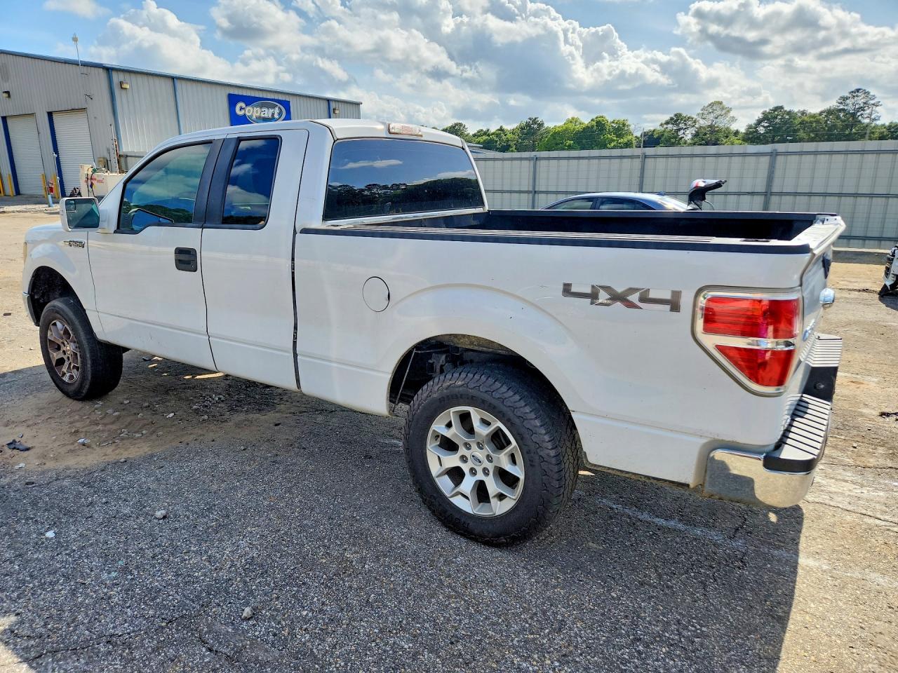 2014 Ford F150 Super Cab White vin: 1FTFX1EF7EKG24074