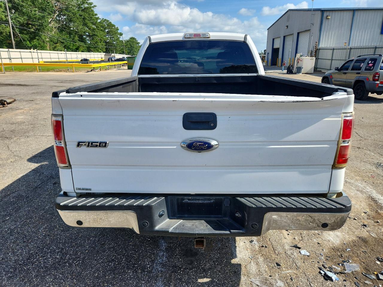2014 Ford F150 Super Cab White vin: 1FTFX1EF7EKG24074
