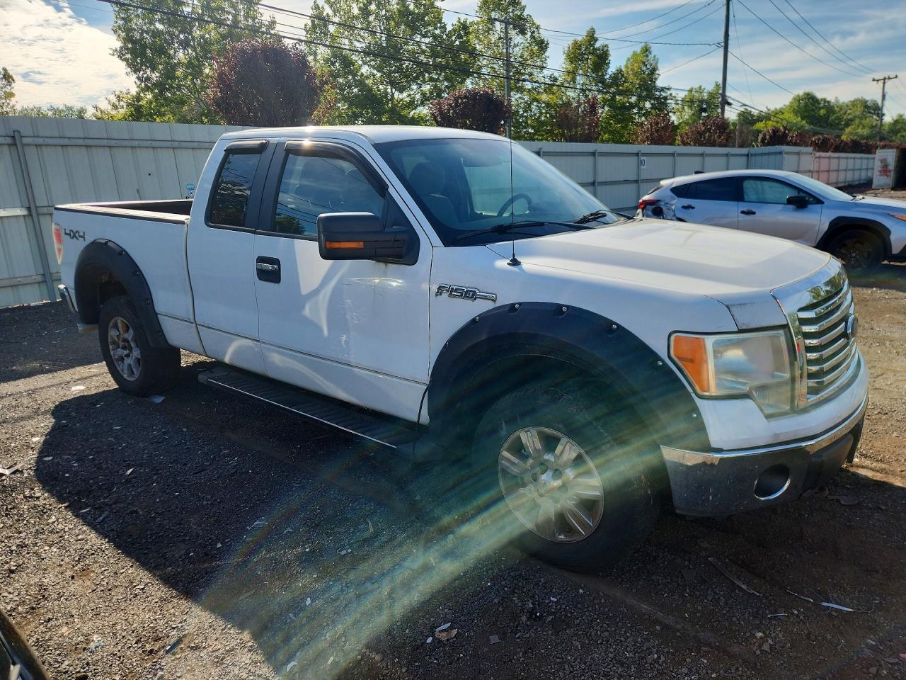 2011 Ford F150 Super Cab White vin: 1FTFX1EF8BFA28993