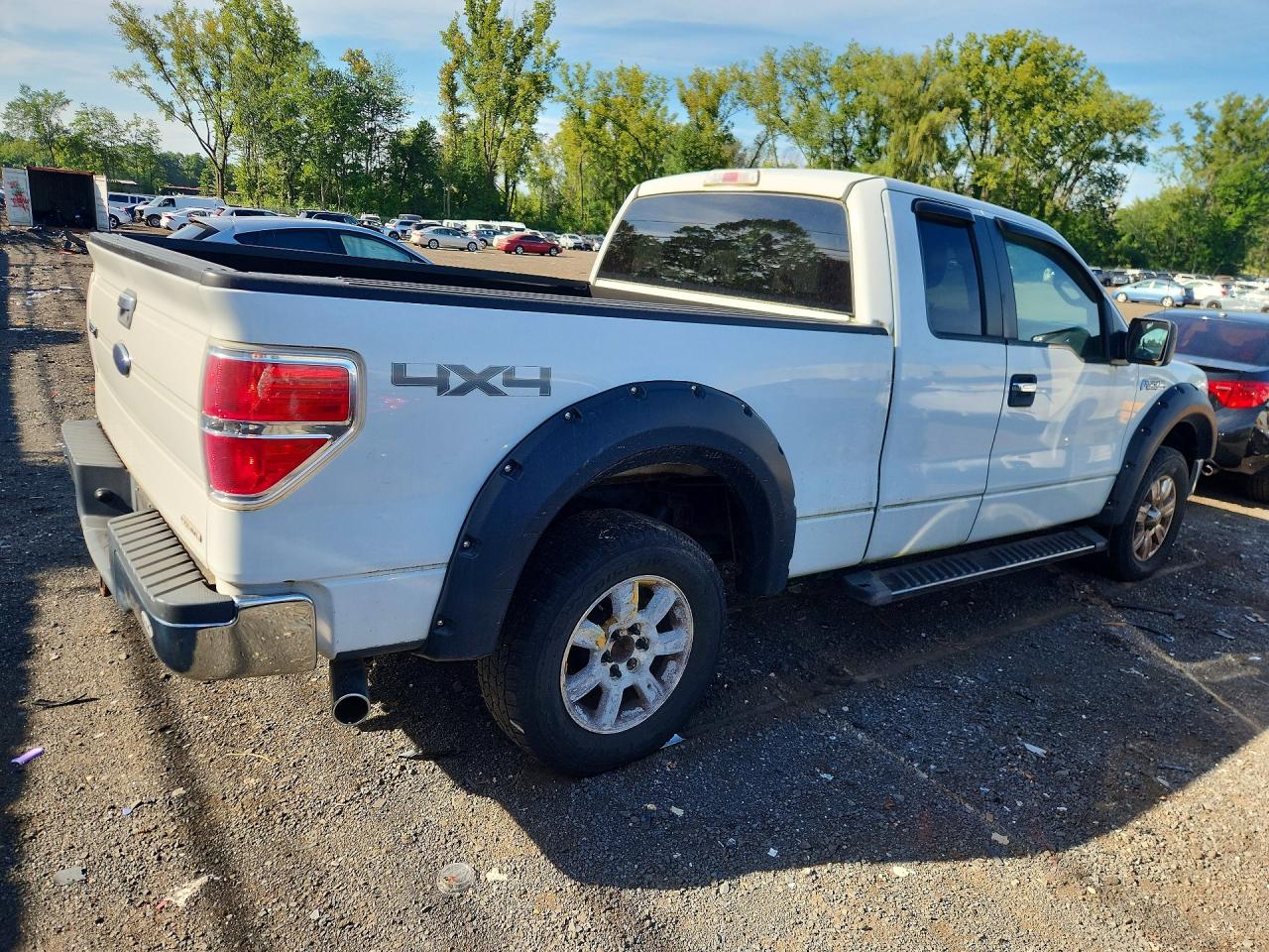 2011 Ford F150 Super Cab White vin: 1FTFX1EF8BFA28993