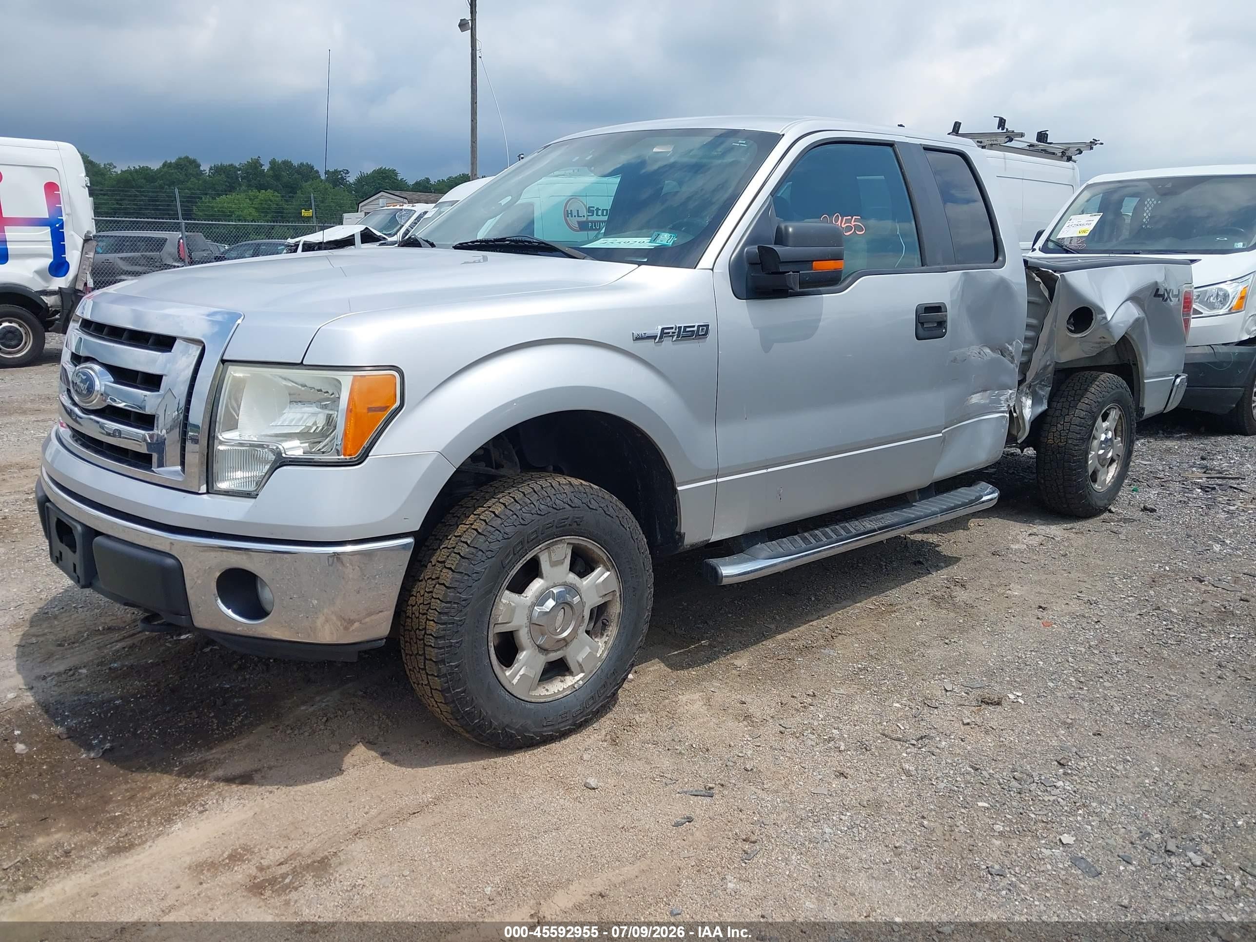 2011 Ford F-150 Xlt Silver vin: 1FTFX1EF8BFB80014