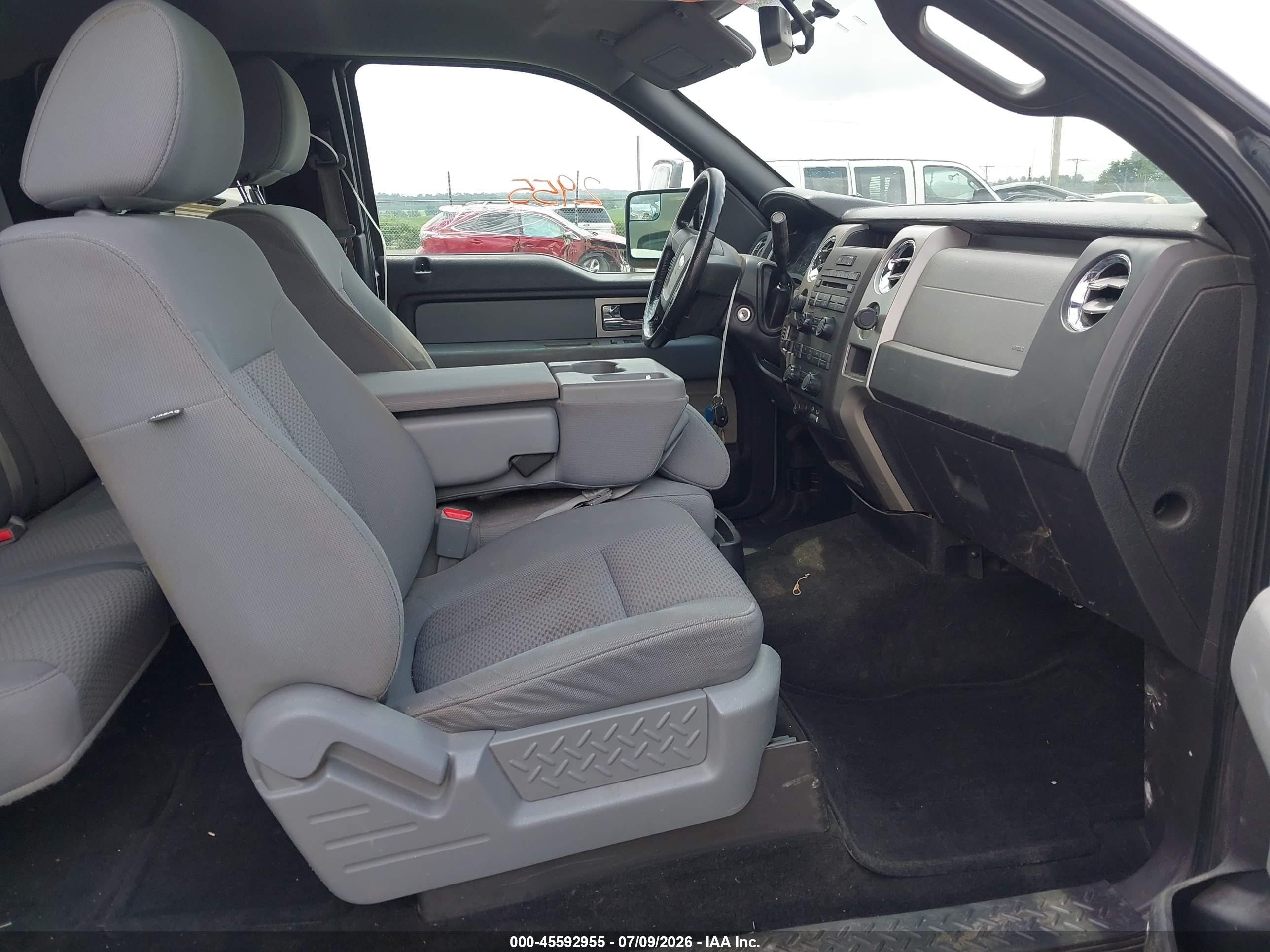 2011 Ford F-150 Xlt Silver vin: 1FTFX1EF8BFB80014