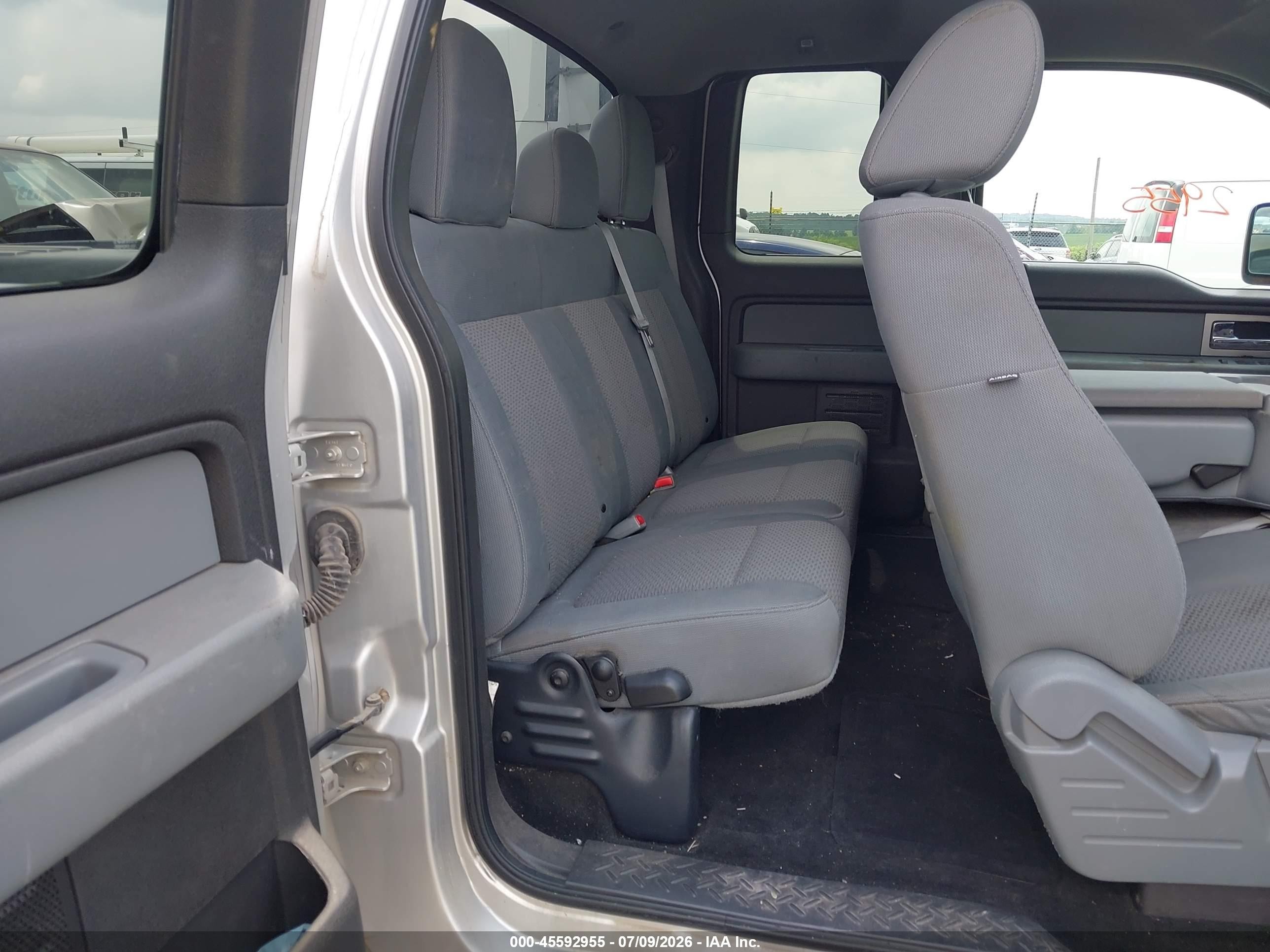 2011 Ford F-150 Xlt Silver vin: 1FTFX1EF8BFB80014
