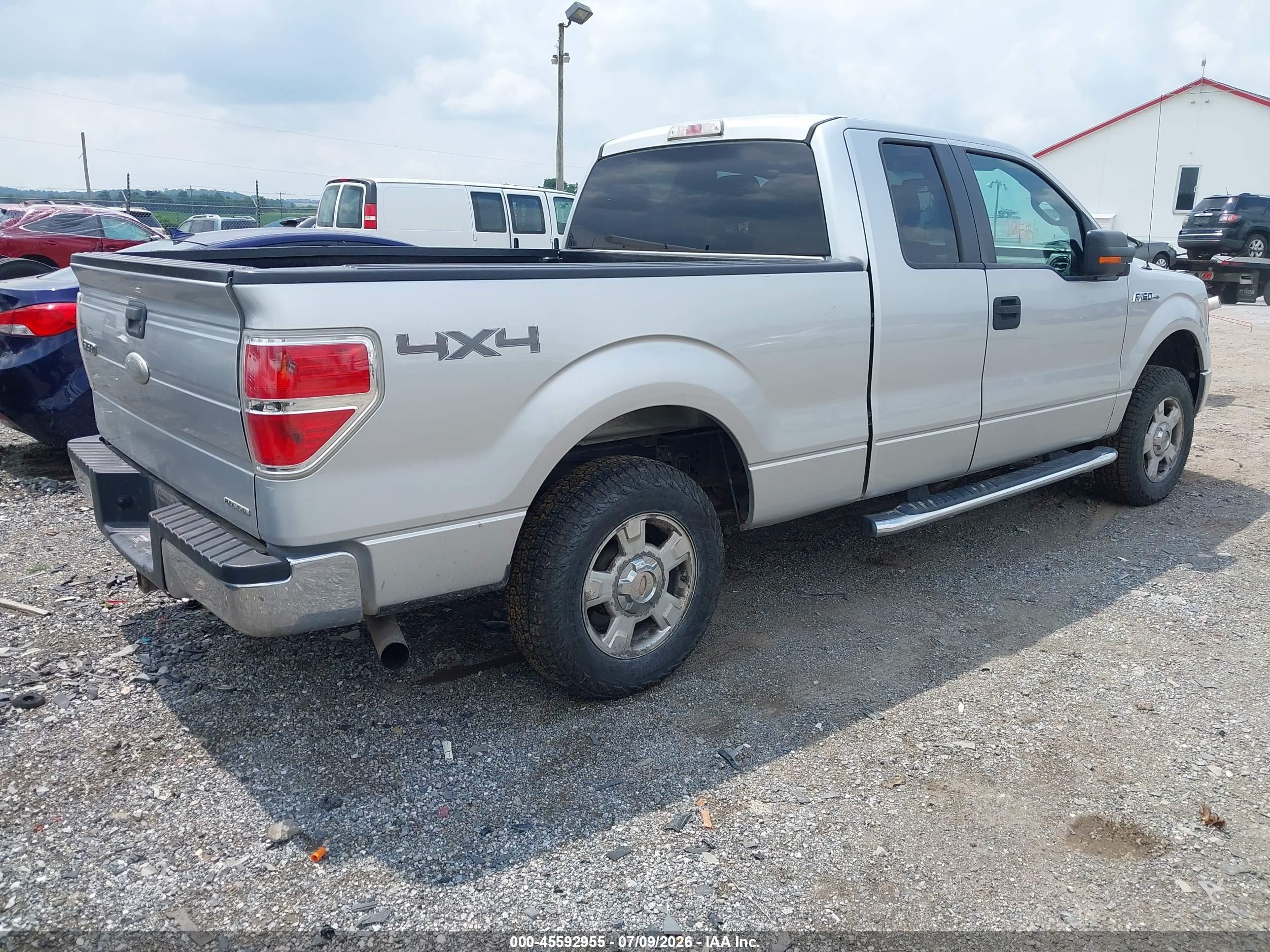 2011 Ford F-150 Xlt Silver vin: 1FTFX1EF8BFB80014