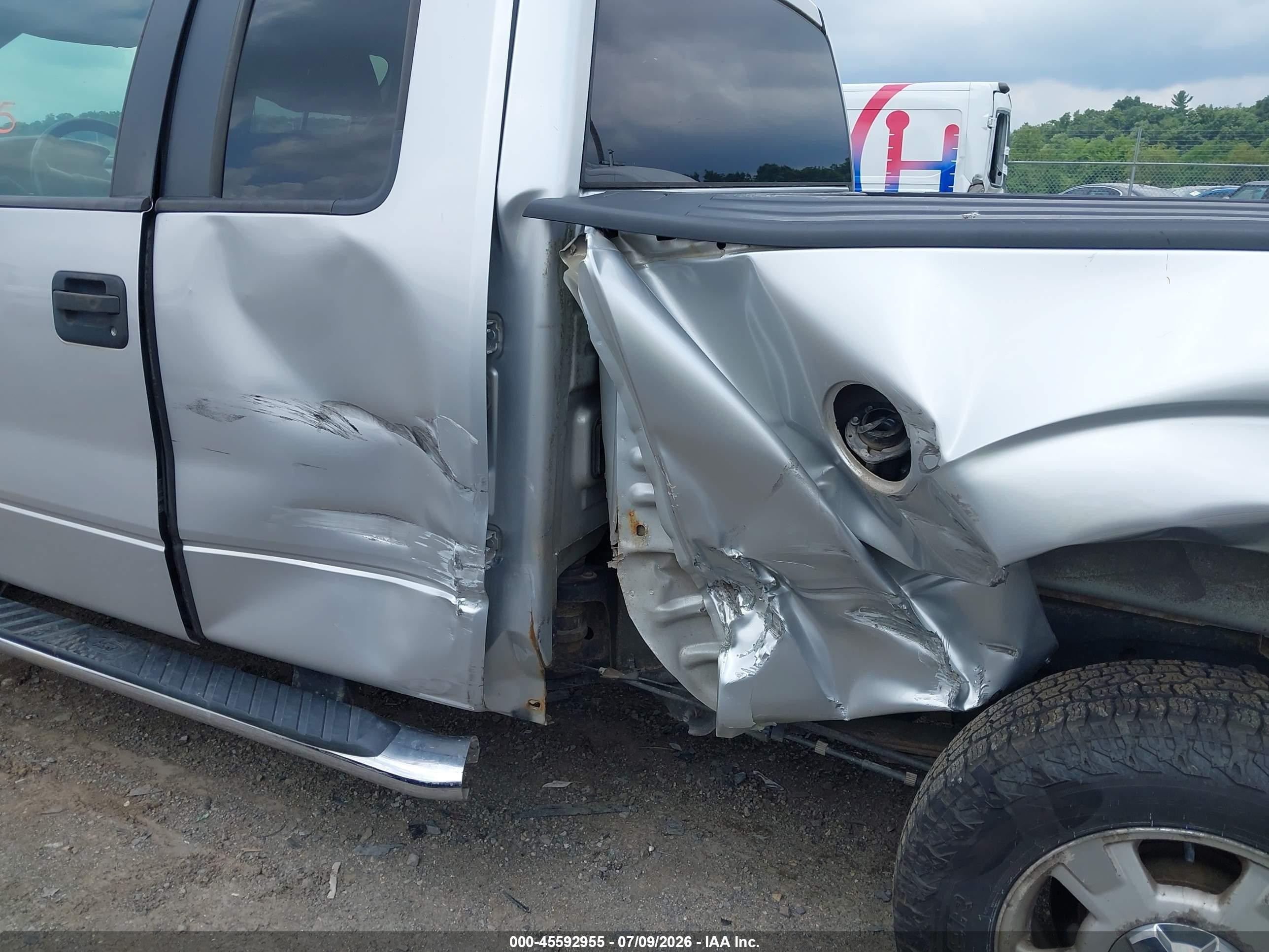 2011 Ford F-150 Xlt Silver vin: 1FTFX1EF8BFB80014