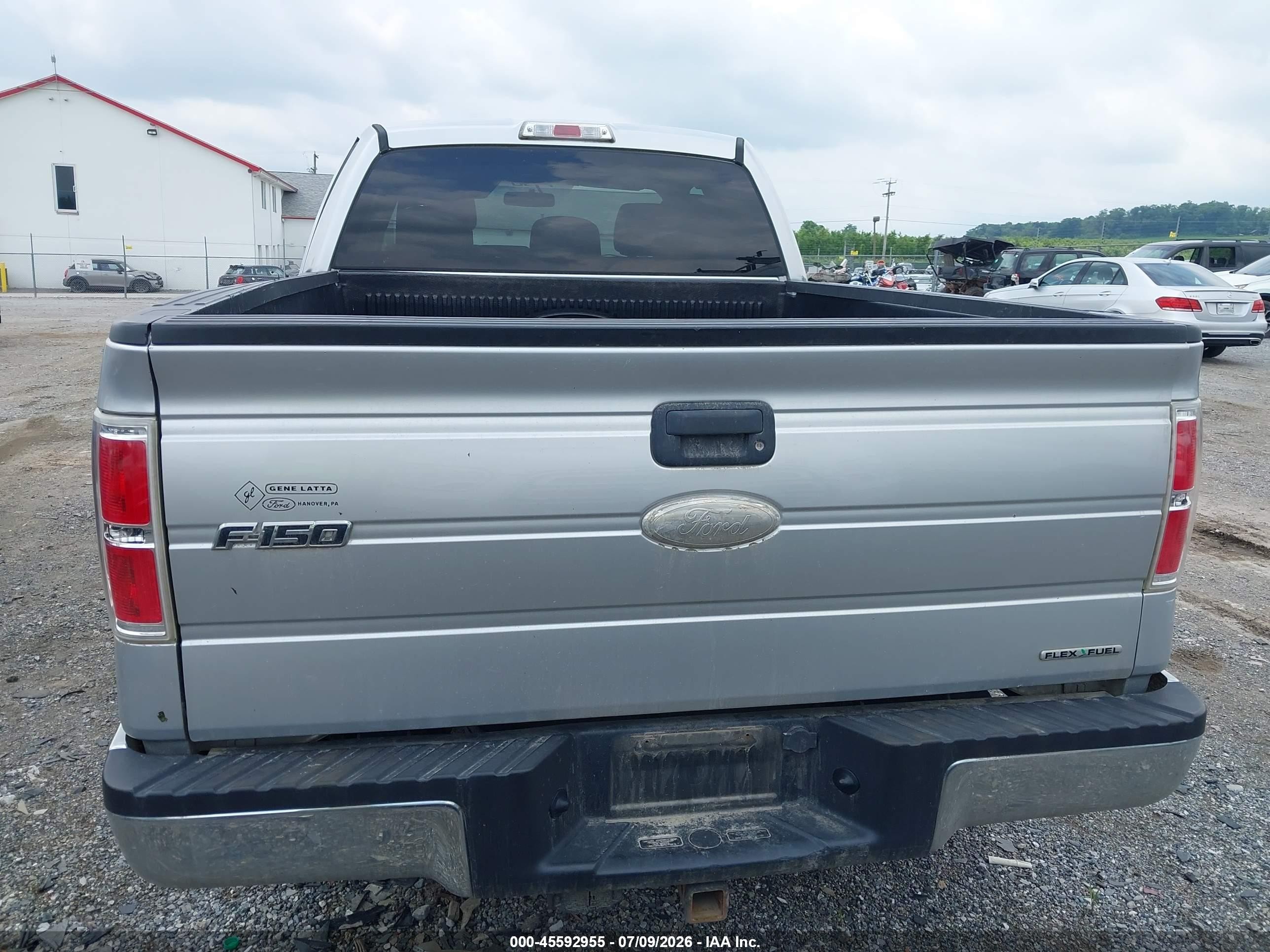 2011 Ford F-150 Xlt Silver vin: 1FTFX1EF8BFB80014
