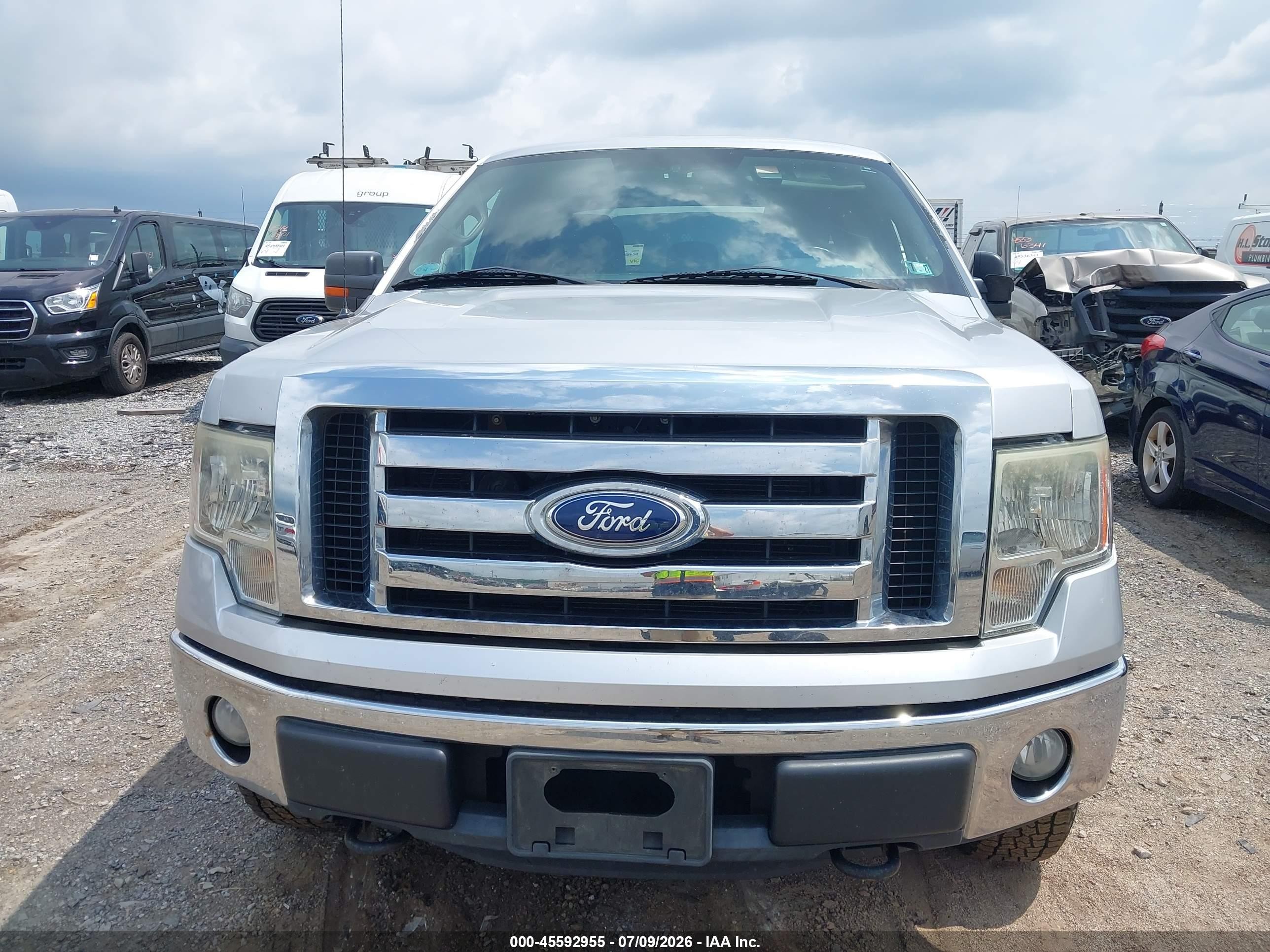 2011 Ford F-150 Xlt Silver vin: 1FTFX1EF8BFB80014