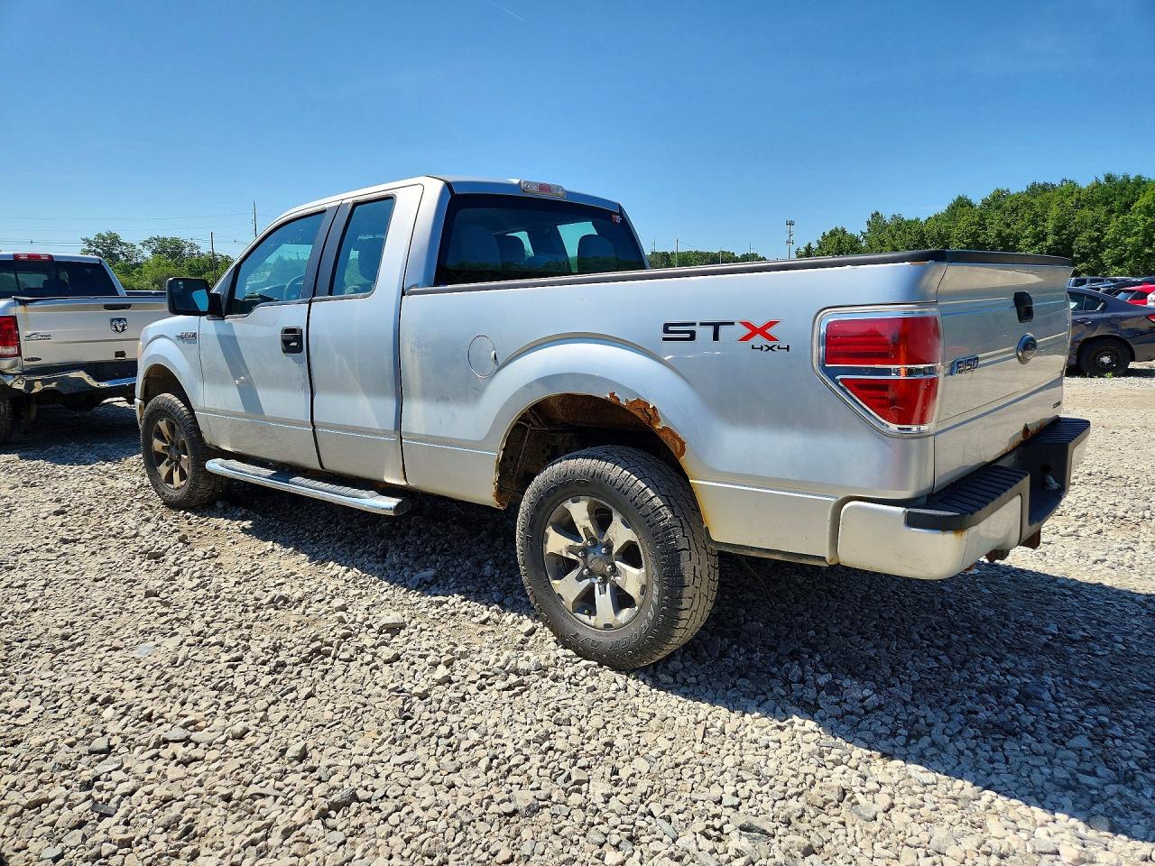 2013 Ford F150 Super Cab Серебряный vin: 1FTFX1EF8DFA12893