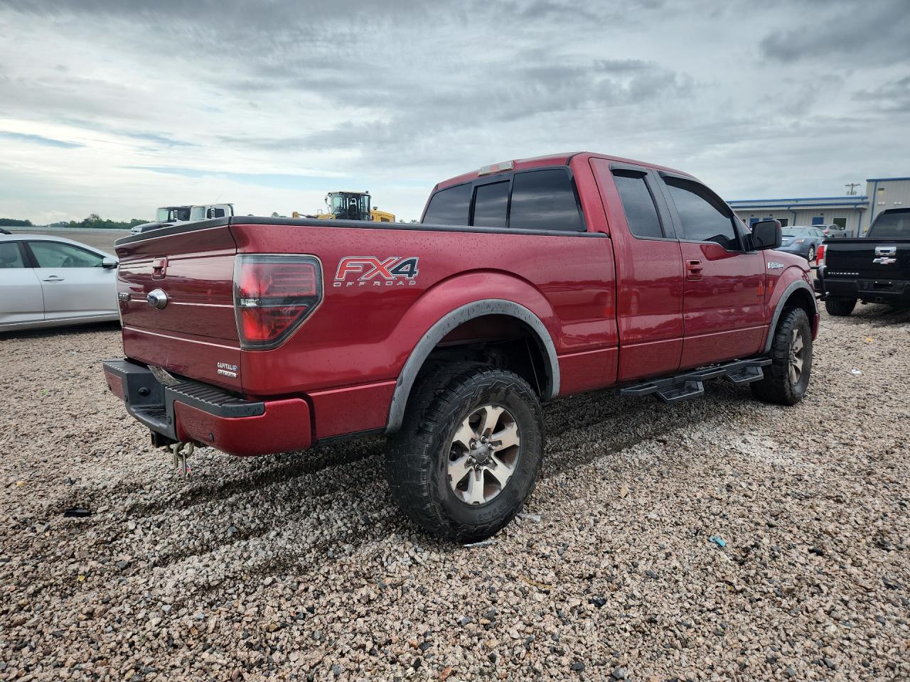 2013 Ford F150 Super Cab Red vin: 1FTFX1EF8DFA58465