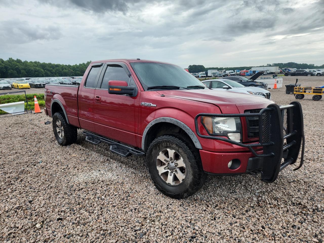 2013 Ford F150 Super Cab Red vin: 1FTFX1EF8DFA58465
