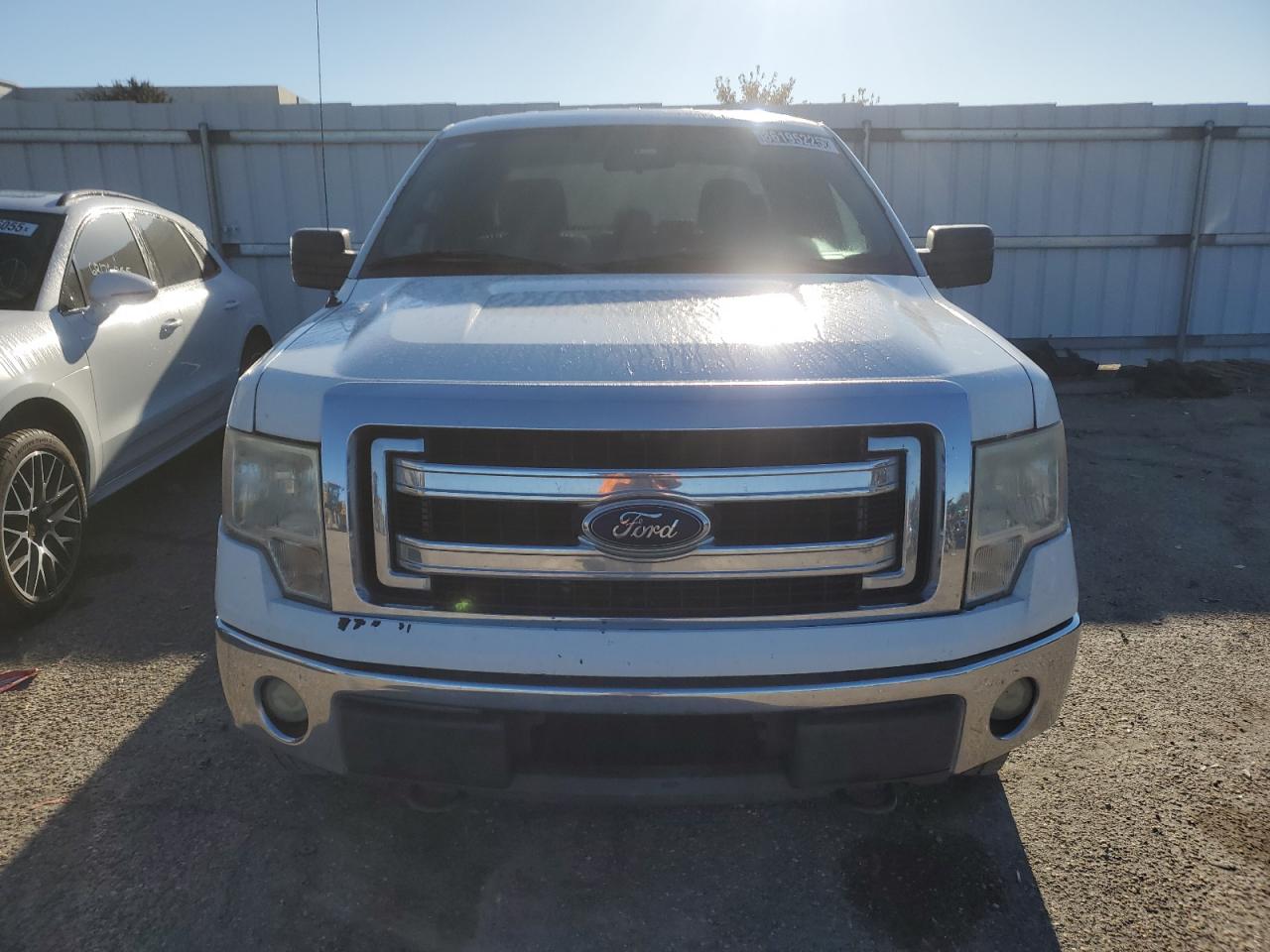 2013 Ford F150 Super Cab White vin: 1FTFX1EF8DFB06966