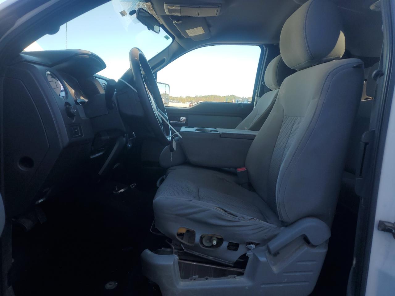 2013 Ford F150 Super Cab White vin: 1FTFX1EF8DFB06966