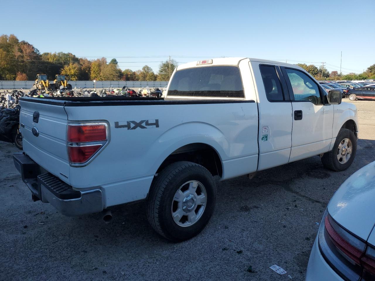 2013 Ford F150 Super Cab White vin: 1FTFX1EF8DFB06966