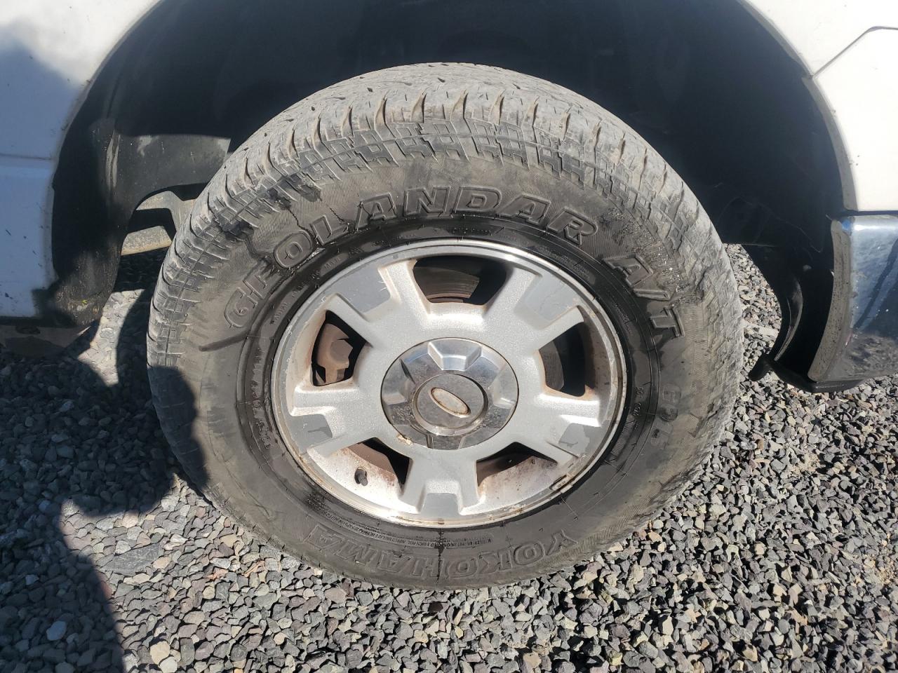 2013 Ford F150 Super Cab White vin: 1FTFX1EF8DFB06966 Damage: Right Front Wheel, Curb Rash, > 12 Inches
