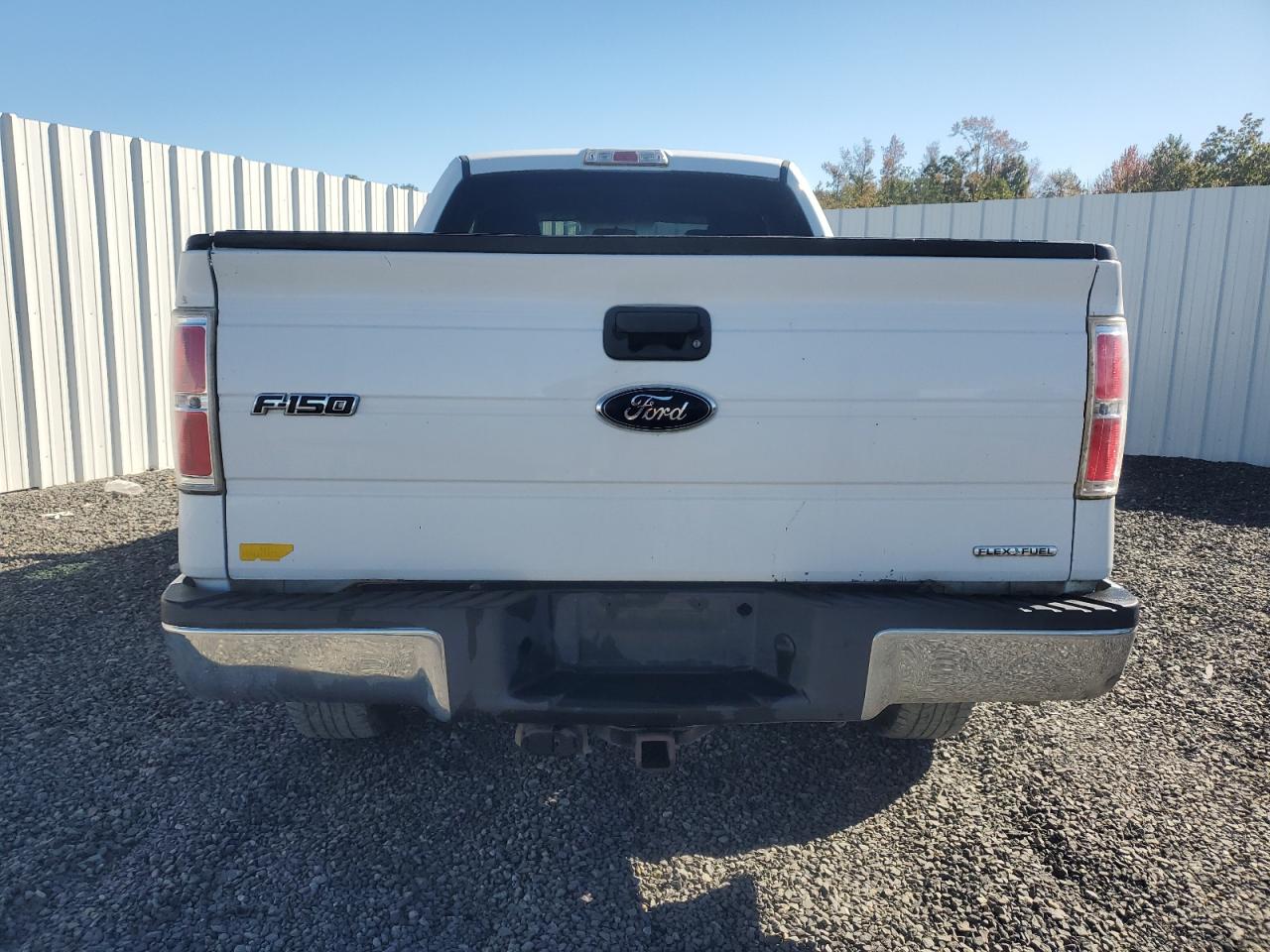 2013 Ford F150 Super Cab White vin: 1FTFX1EF8DFB06966 Damage: Tailgate, Heavy Scratch, > 12 Inches