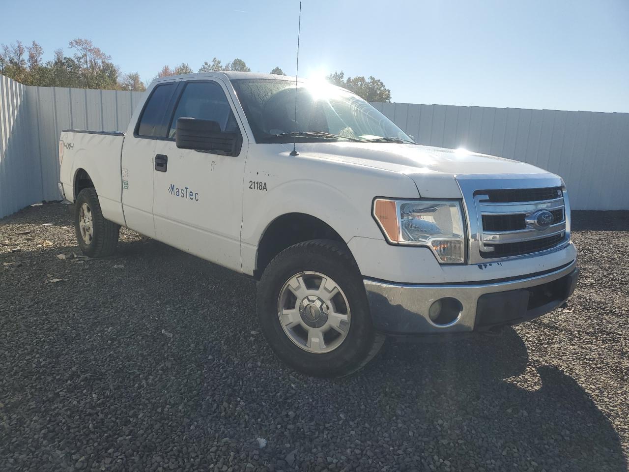2013 Ford F150 Super Cab White vin: 1FTFX1EF8DFB06966 Damage: Front Bumper Cover Upper, Heavy Scratch, 7 To 8 Inches
