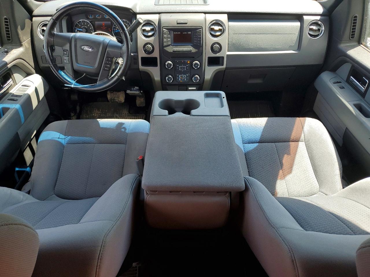 2013 Ford F150 Super Cab Silver vin: 1FTFX1EF8DFC25858
