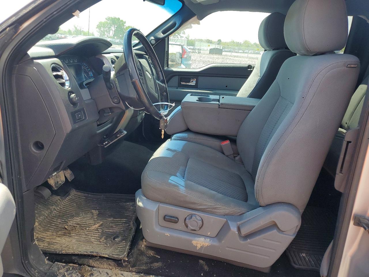 2013 Ford F150 Super Cab Silver vin: 1FTFX1EF8DFC25858