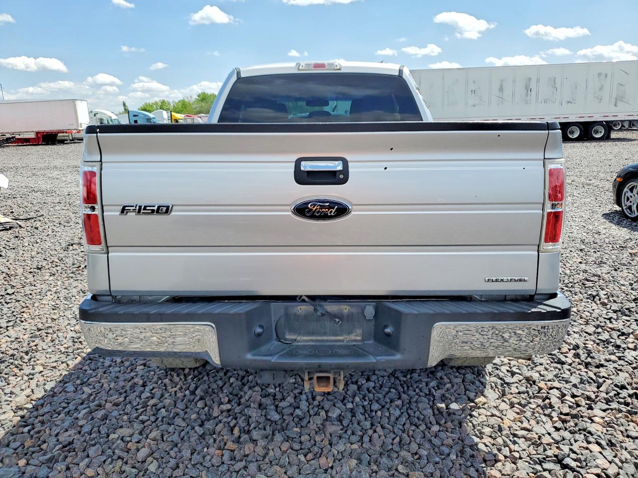 2013 Ford F150 Super Cab Silver vin: 1FTFX1EF8DFC25858