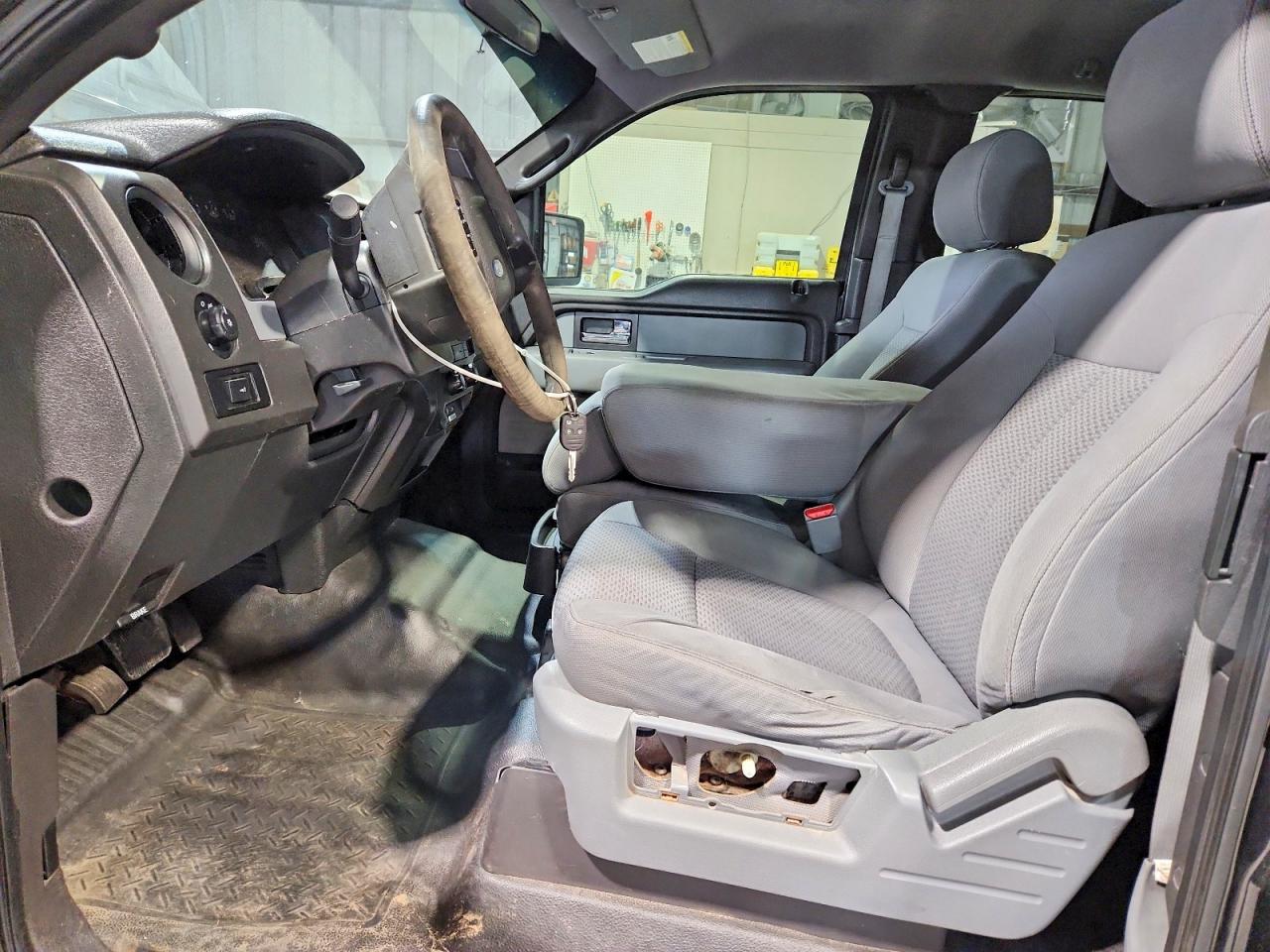 2013 Ford F150 Super Cab Black vin: 1FTFX1EF8DKF92136