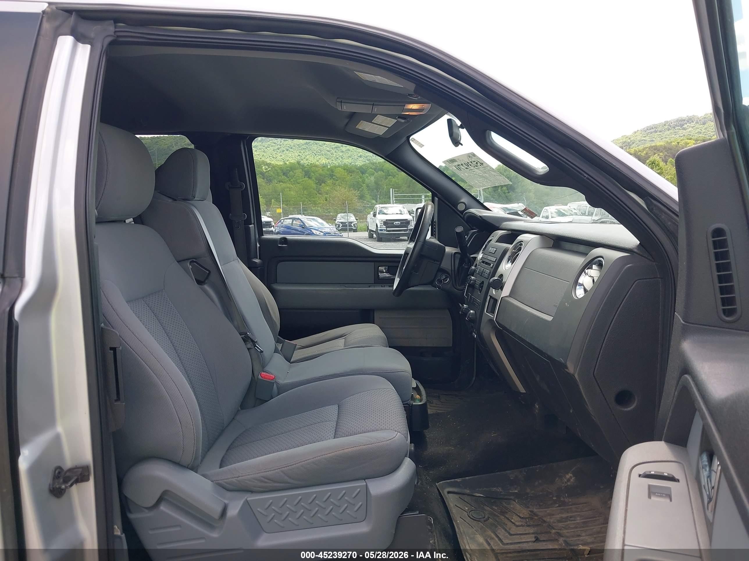 2013 Ford F-150 Xlt Silver vin: 1FTFX1EF8DKG04642