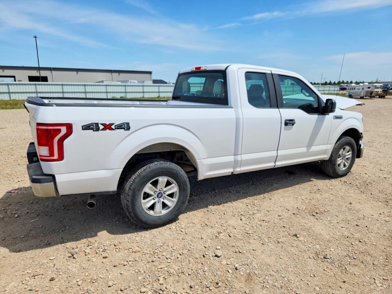 2015 Ford F150 Super Cab White vin: 1FTFX1EF8FKE74557