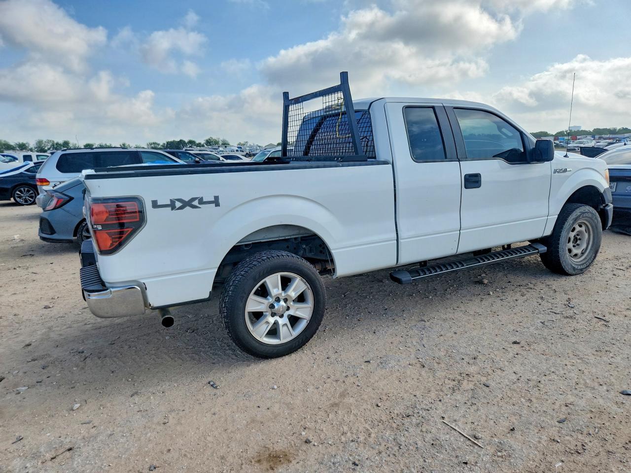 2011 Ford F150 Super Cab White vin: 1FTFX1EF9BFB59074