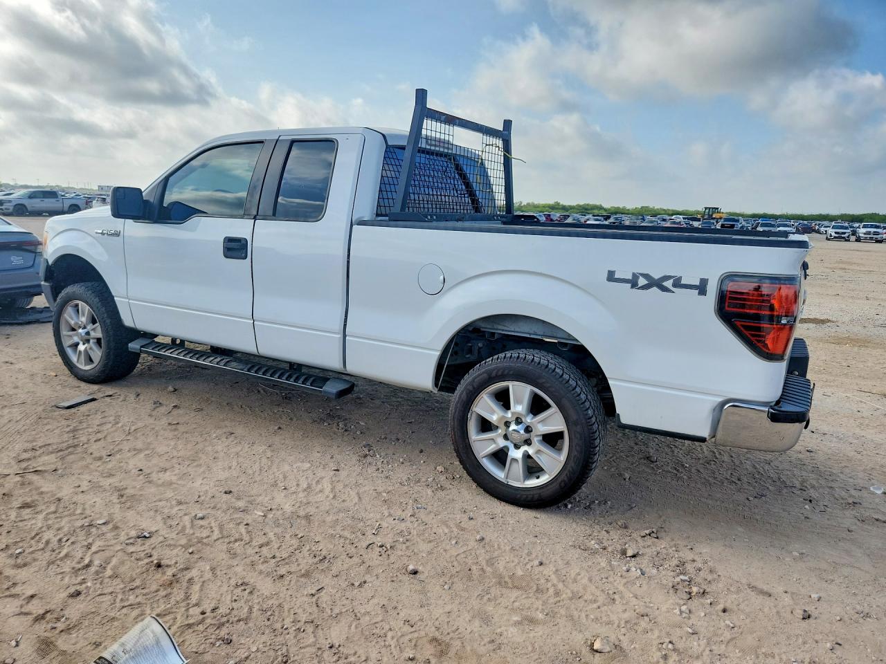 2011 Ford F150 Super Cab White vin: 1FTFX1EF9BFB59074