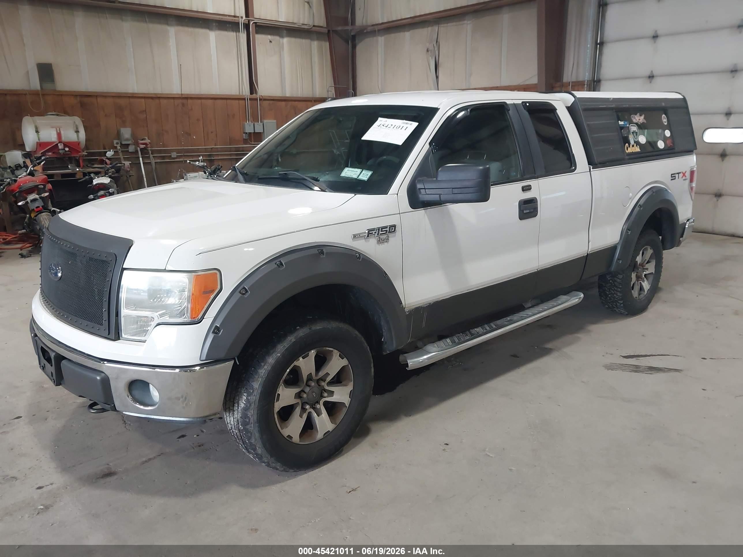 2013 Ford F-150   White vin: 1FTFX1EF9DFC38120