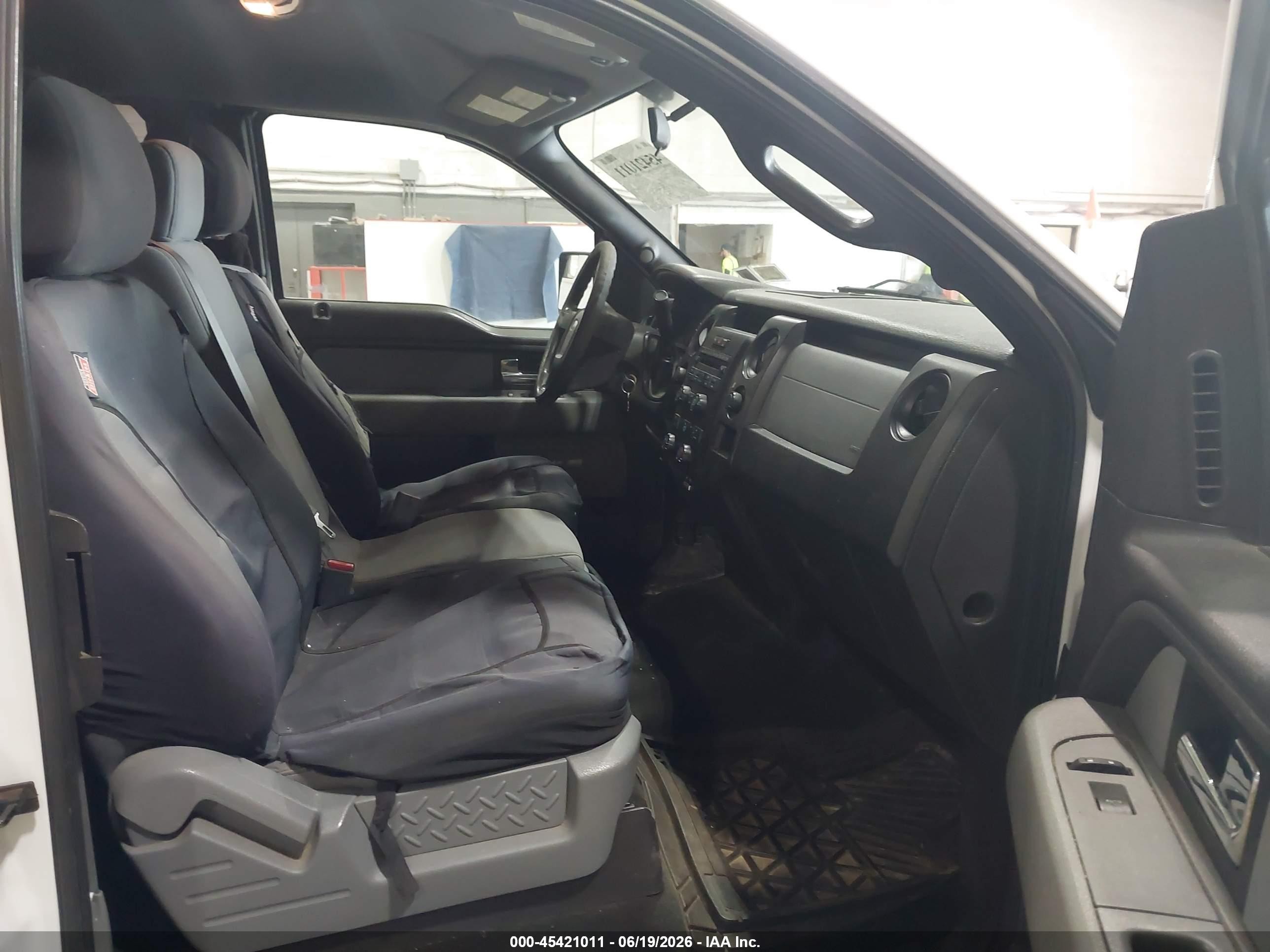2013 Ford F-150   White vin: 1FTFX1EF9DFC38120