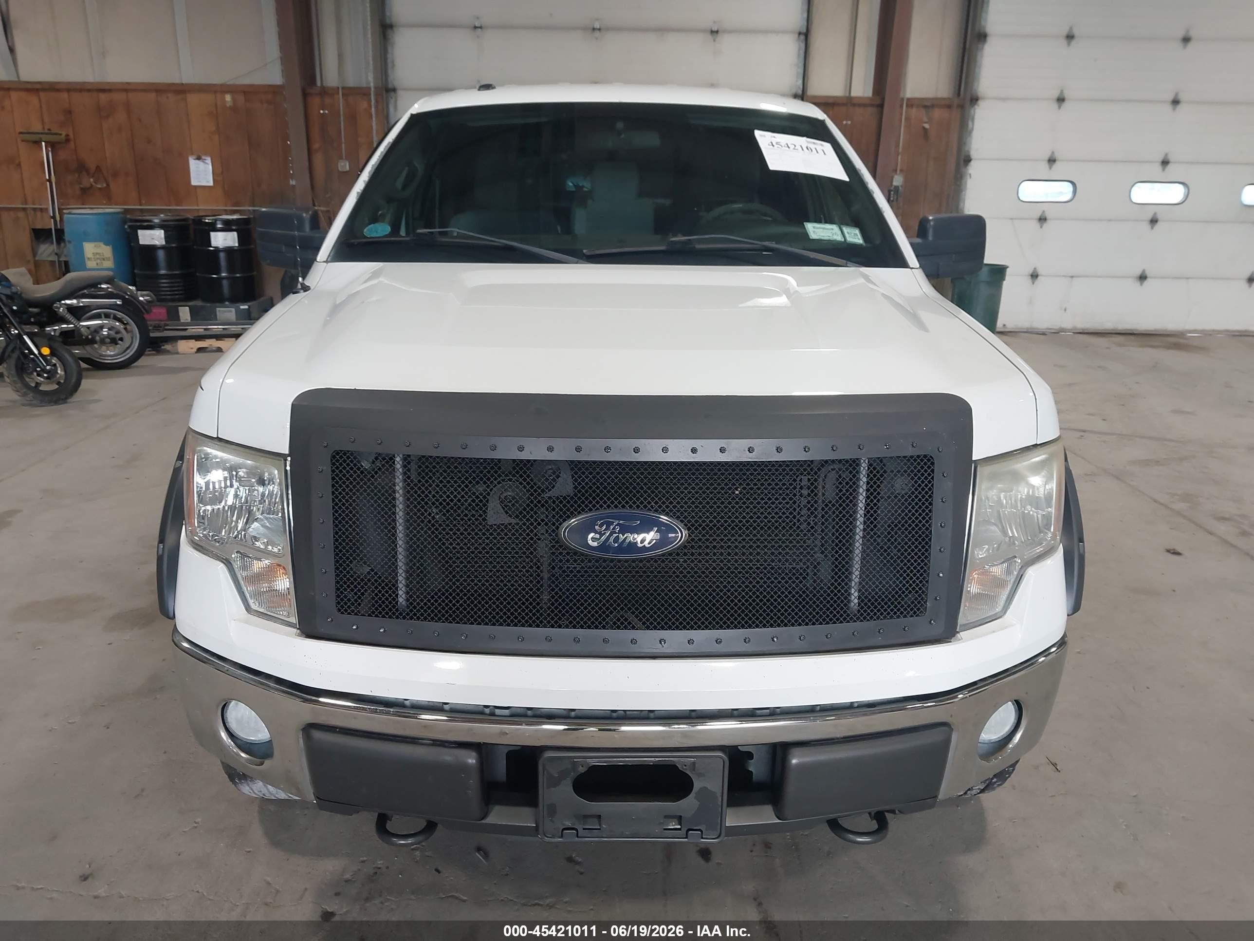 2013 Ford F-150   White vin: 1FTFX1EF9DFC38120