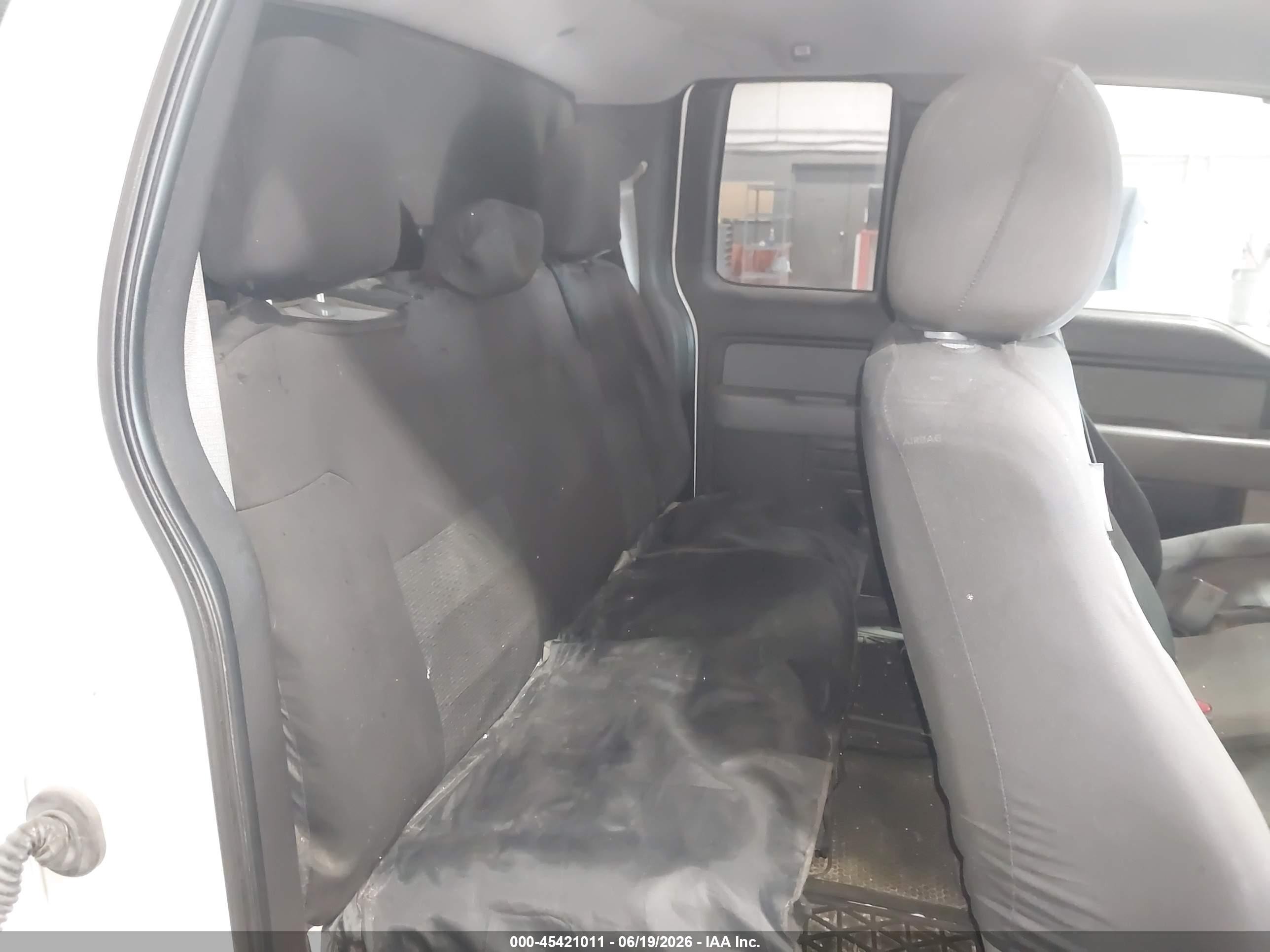 2013 Ford F-150   White vin: 1FTFX1EF9DFC38120