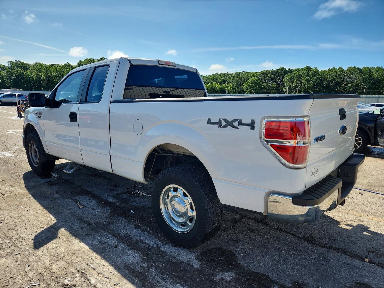 2013 Ford F150 Super Cab White vin: 1FTFX1EF9DKF67634