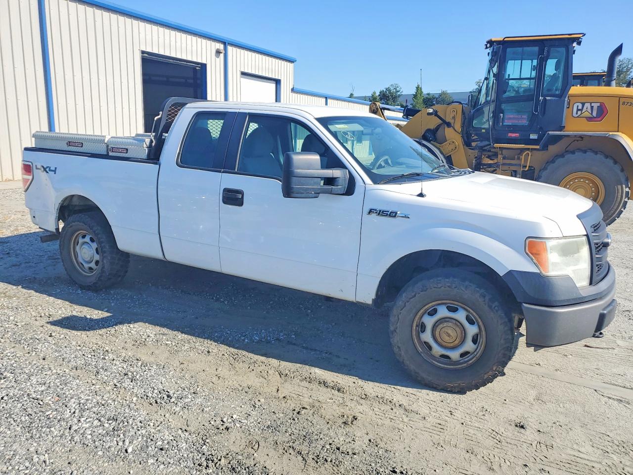 2014 Ford F150 Super Cab White vin: 1FTFX1EF9EKE59239