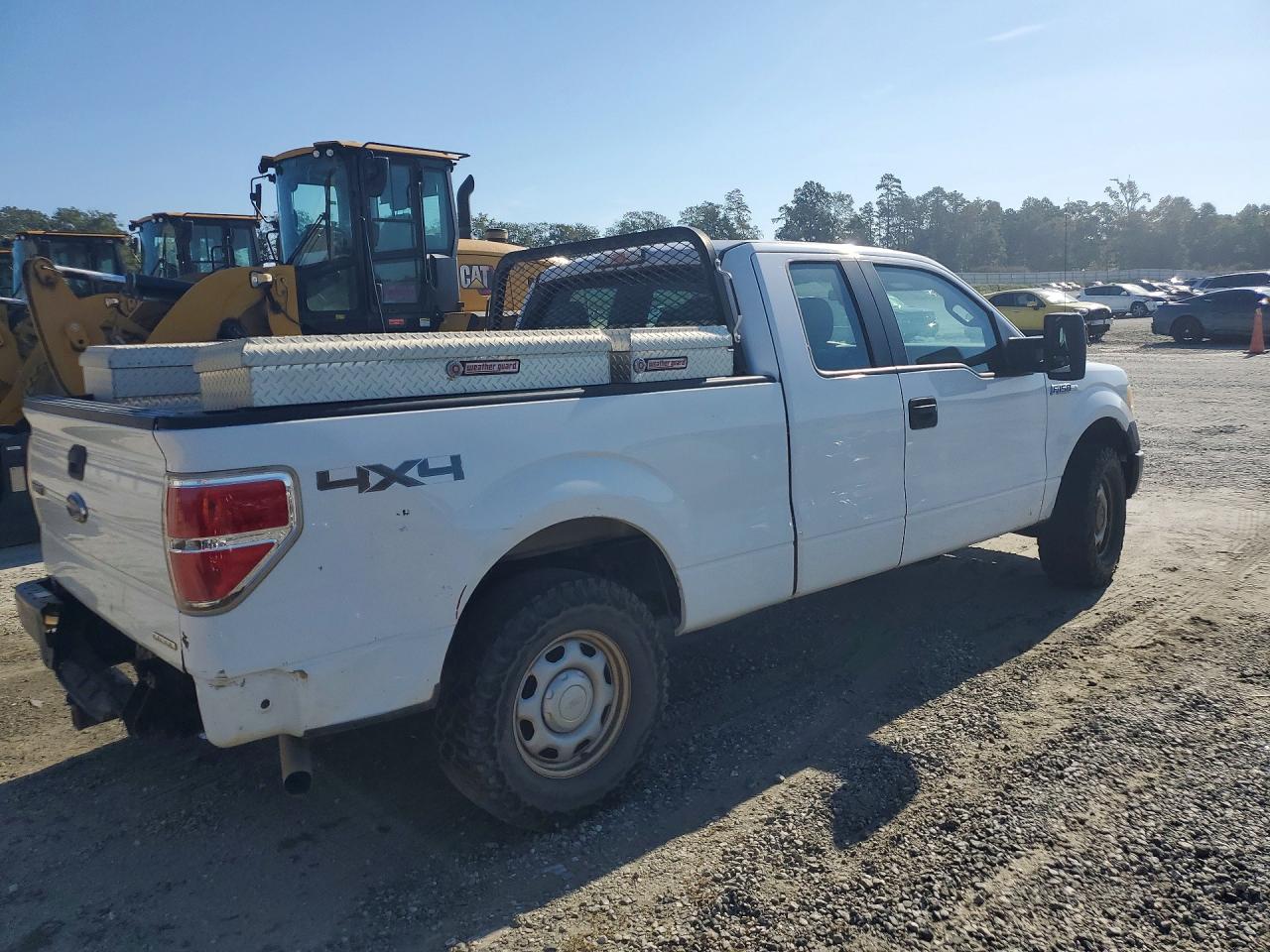 2014 Ford F150 Super Cab White vin: 1FTFX1EF9EKE59239
